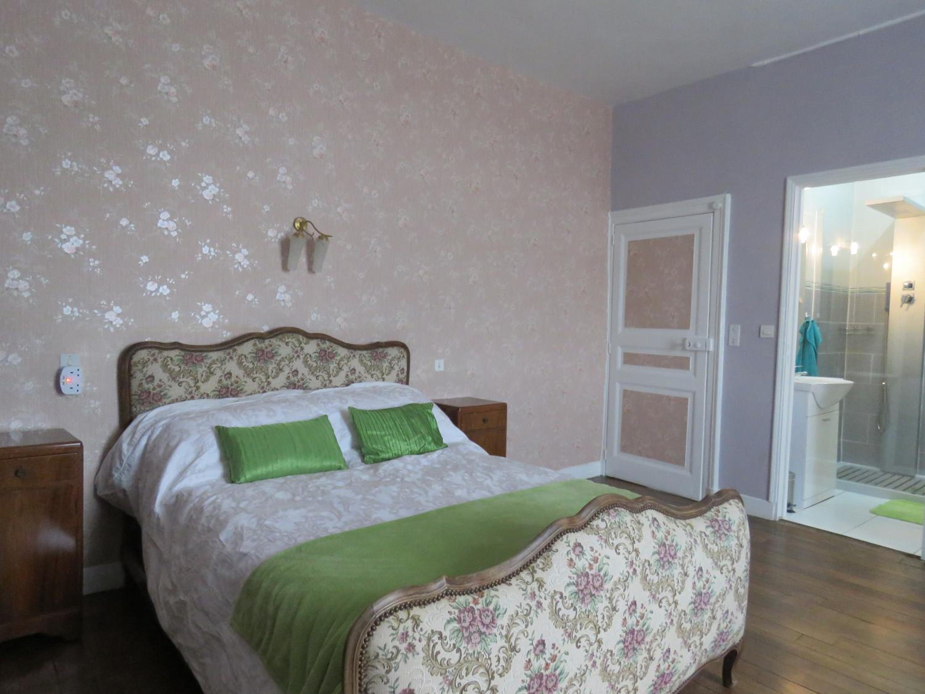 Large Double Room photo 3