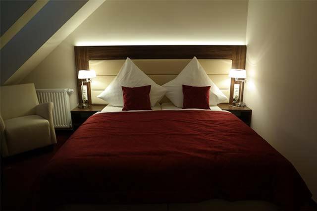 Standard Double Room - Photo 13