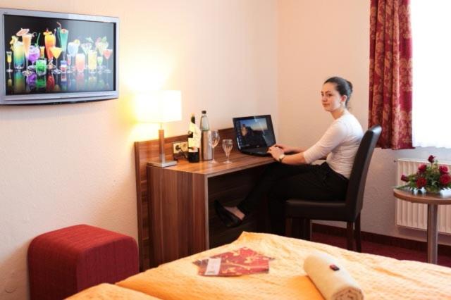 Standard Double Room - Photo 12