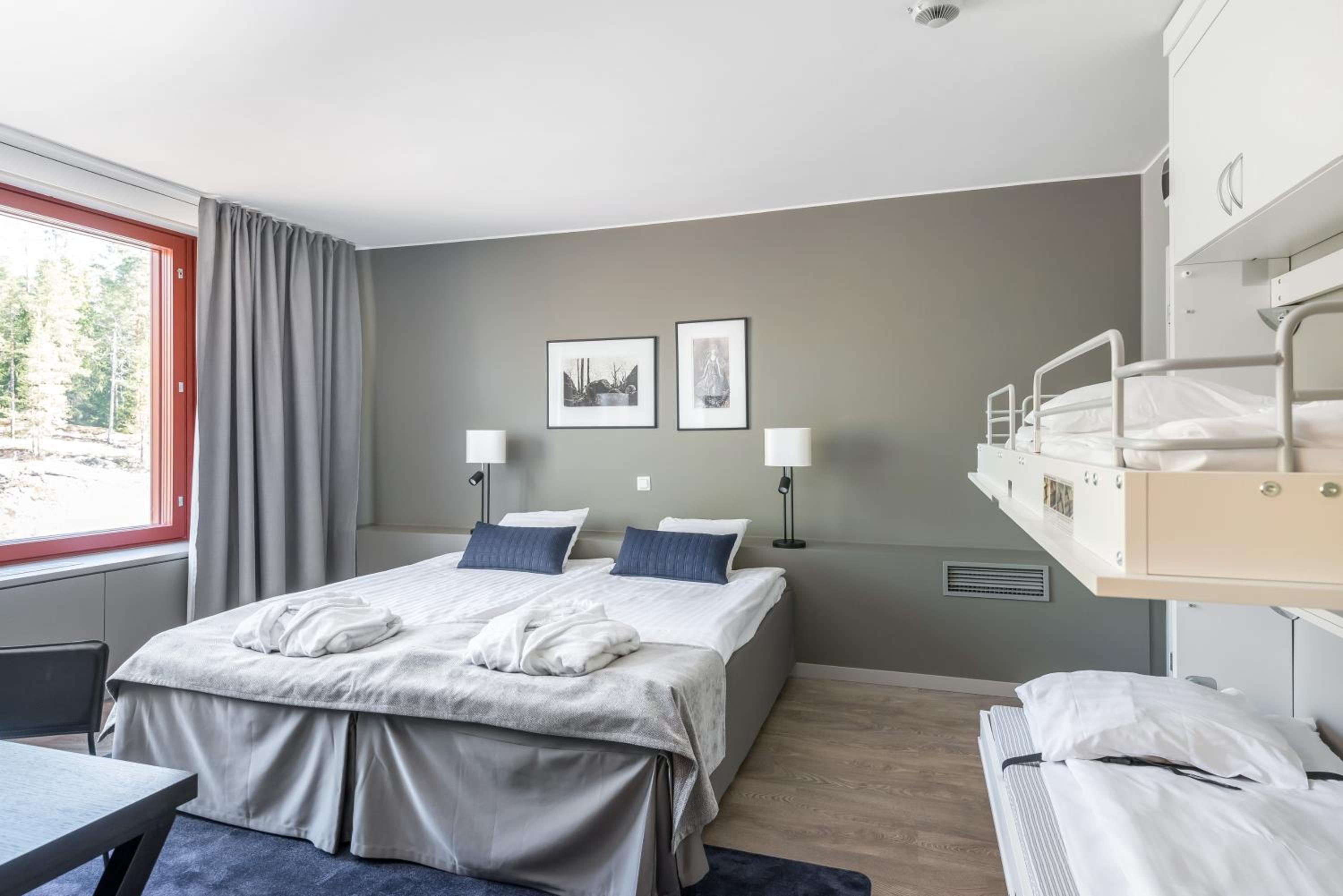 Suite - Photo 1