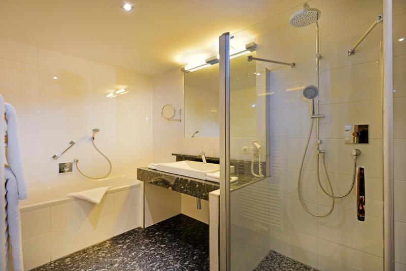 Junior Suite with Mountain View - Photo 11
