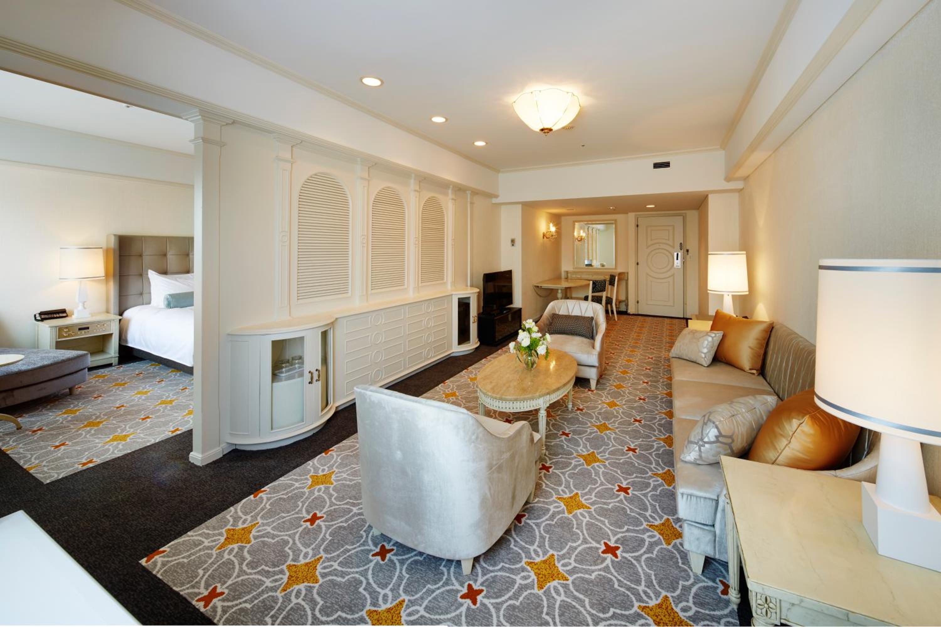 Princess Suite - Non-Smoking photo 1