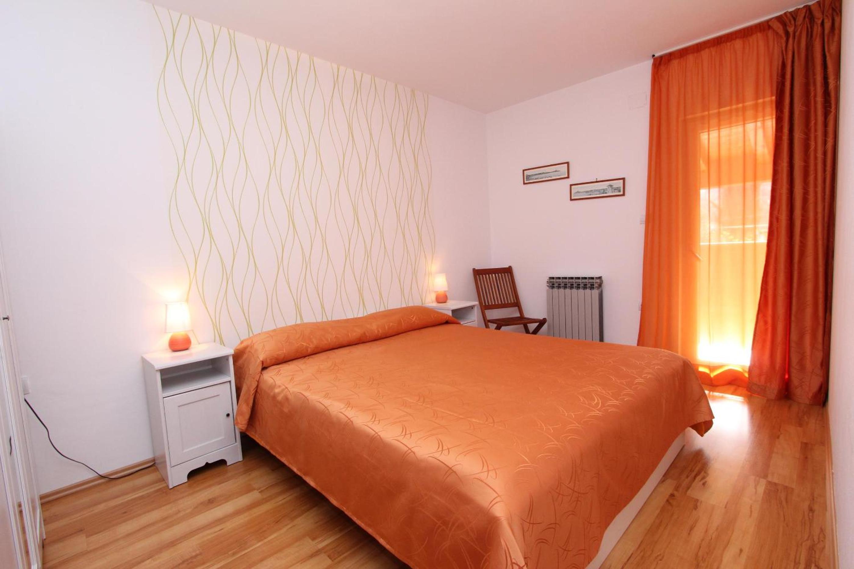 One-Bedroom Apartment with Balcony