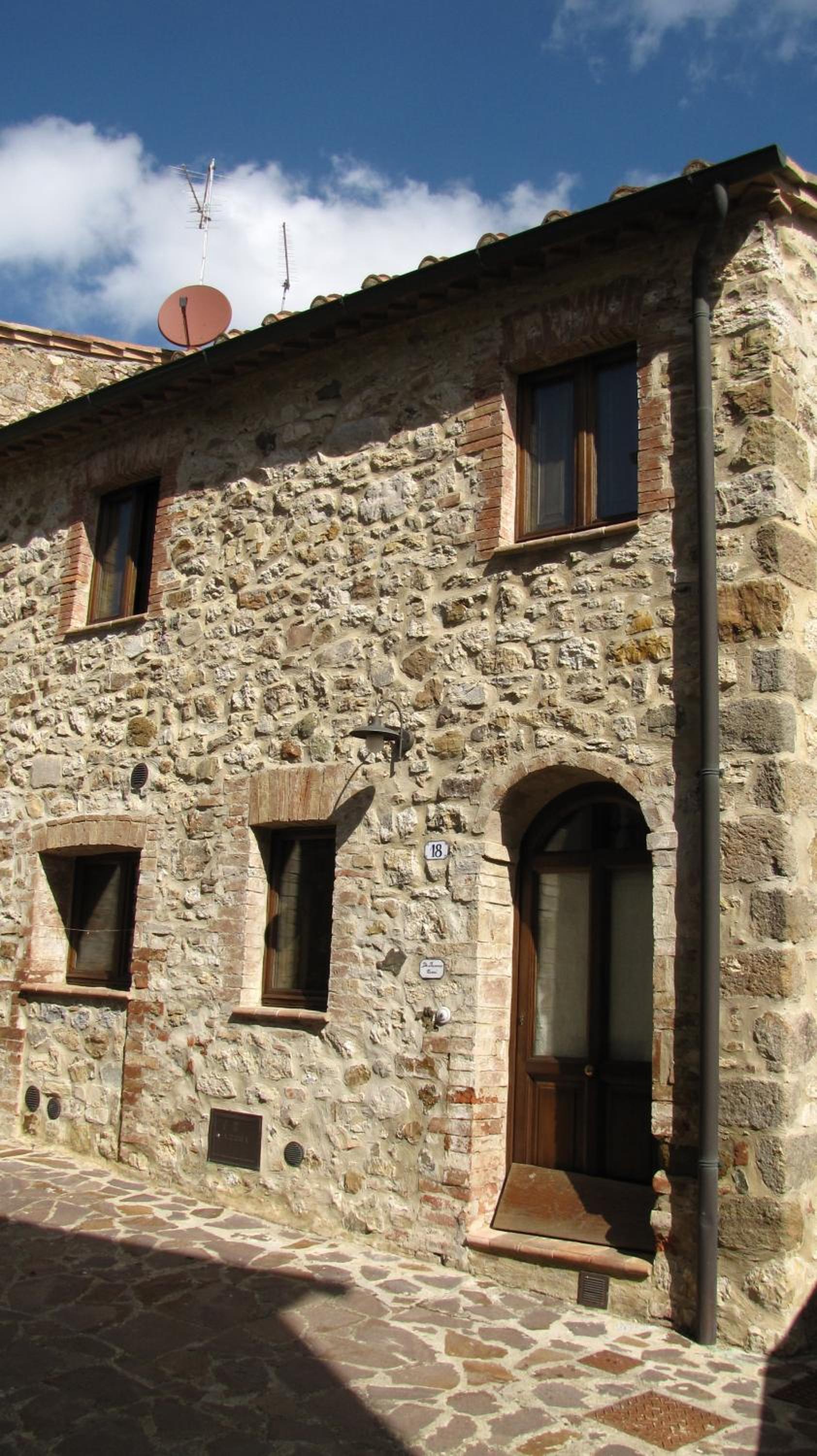 Two-Bedroom House - Photo 28