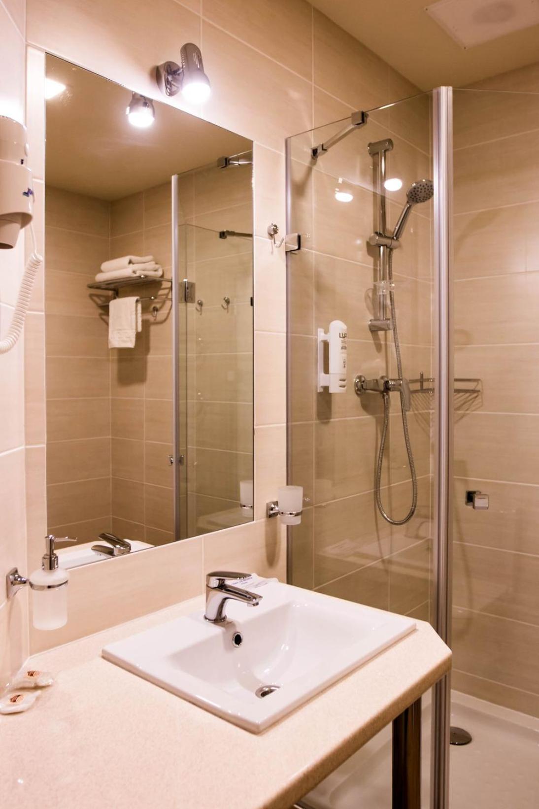 Large Double or Twin Room photo 2