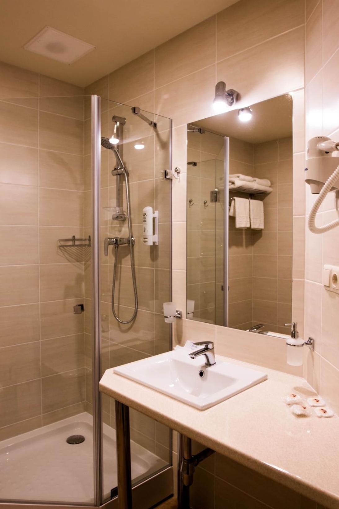 Large Double or Twin Room photo 3
