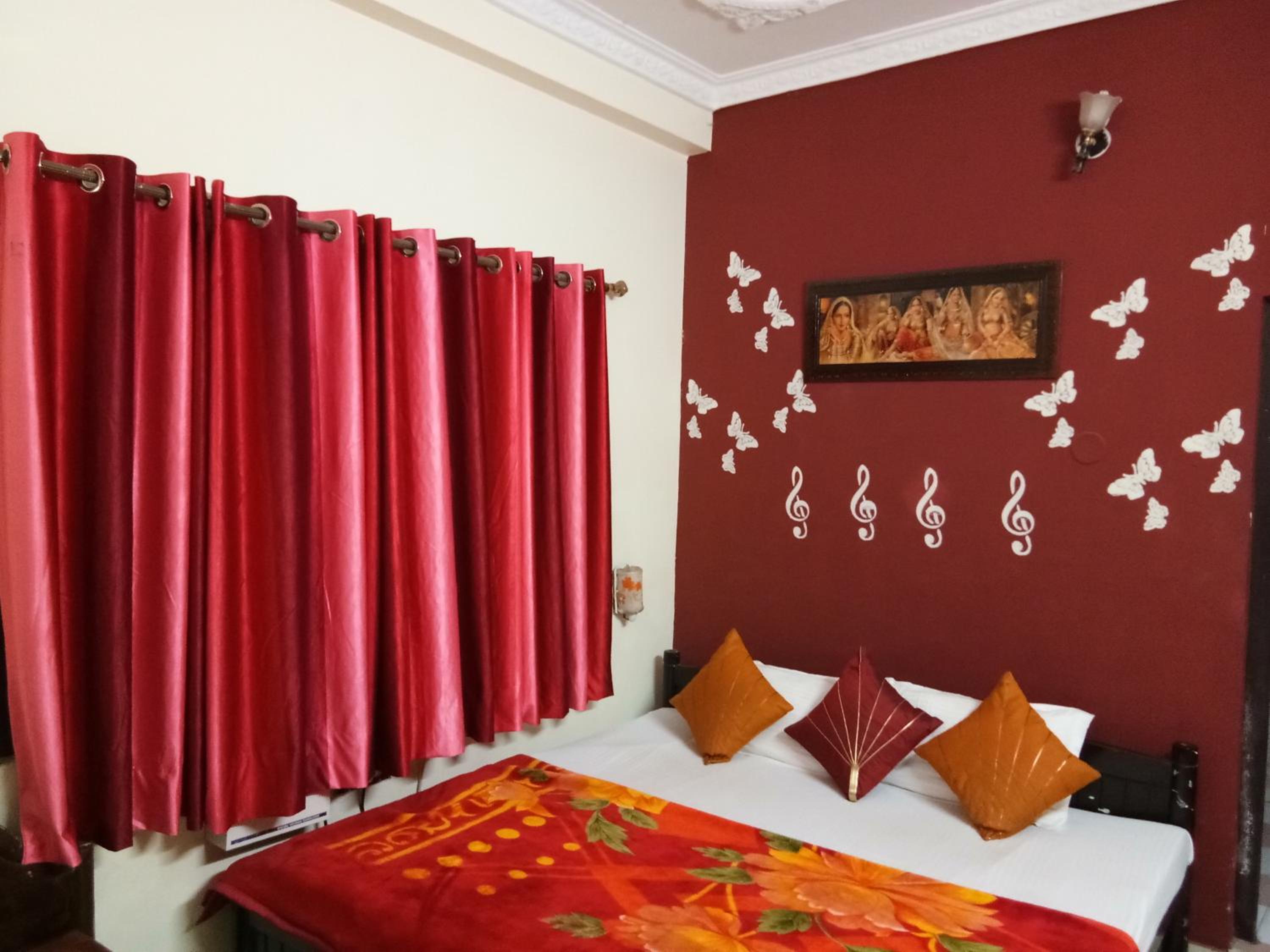 Standard King Room photo 2