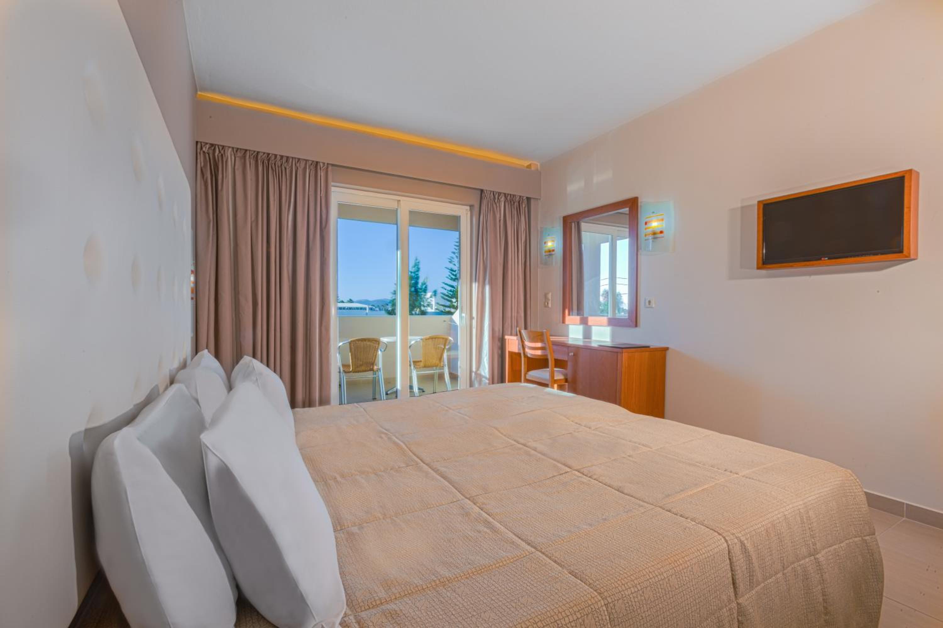 Superior Twin Room photo 2