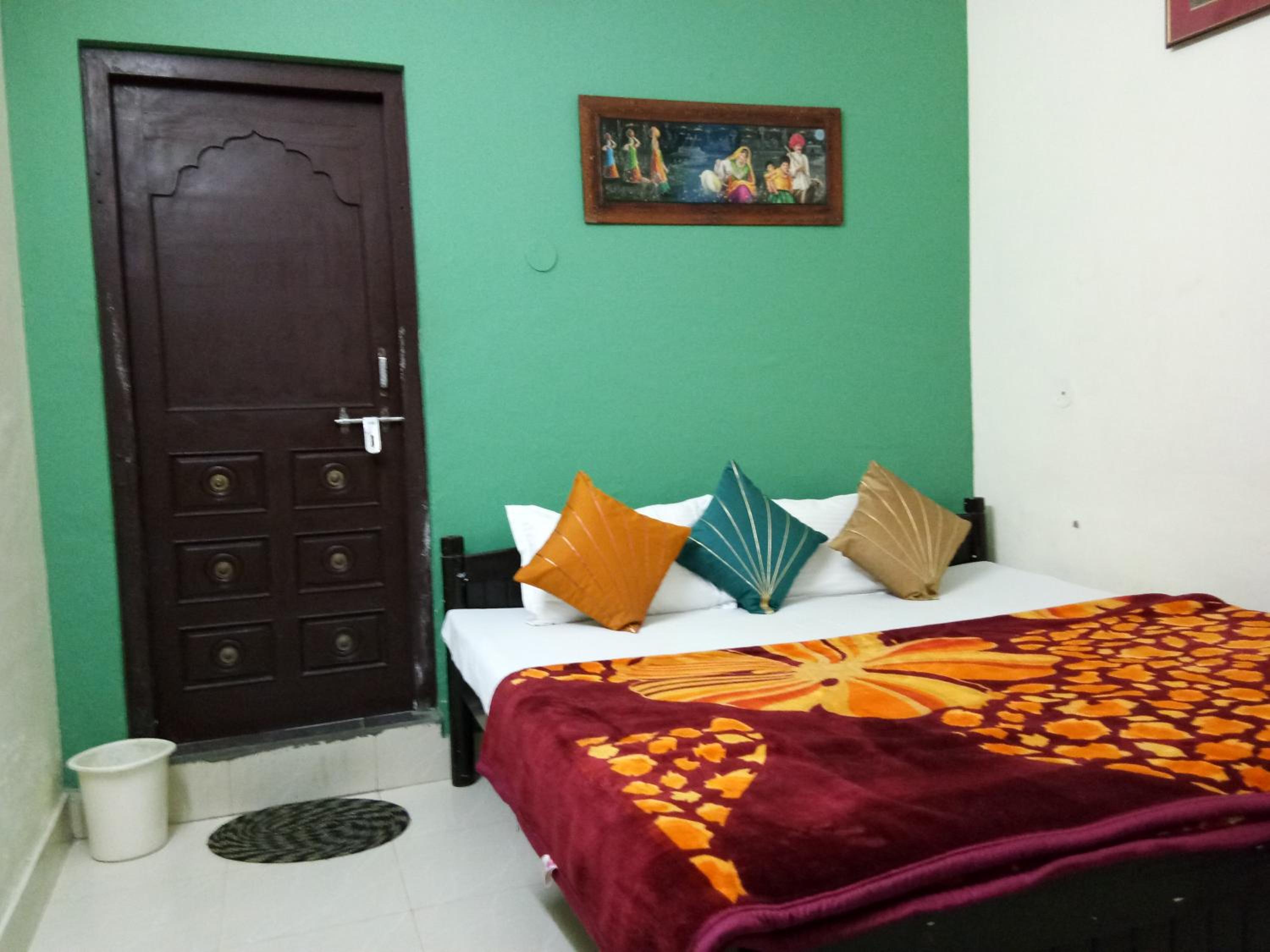 Budget Double Room - Photo 6
