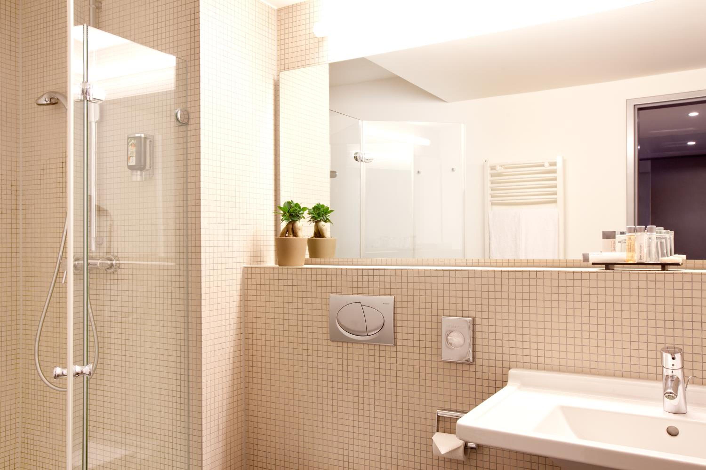 Comfort Accessible Room - Photo 5
