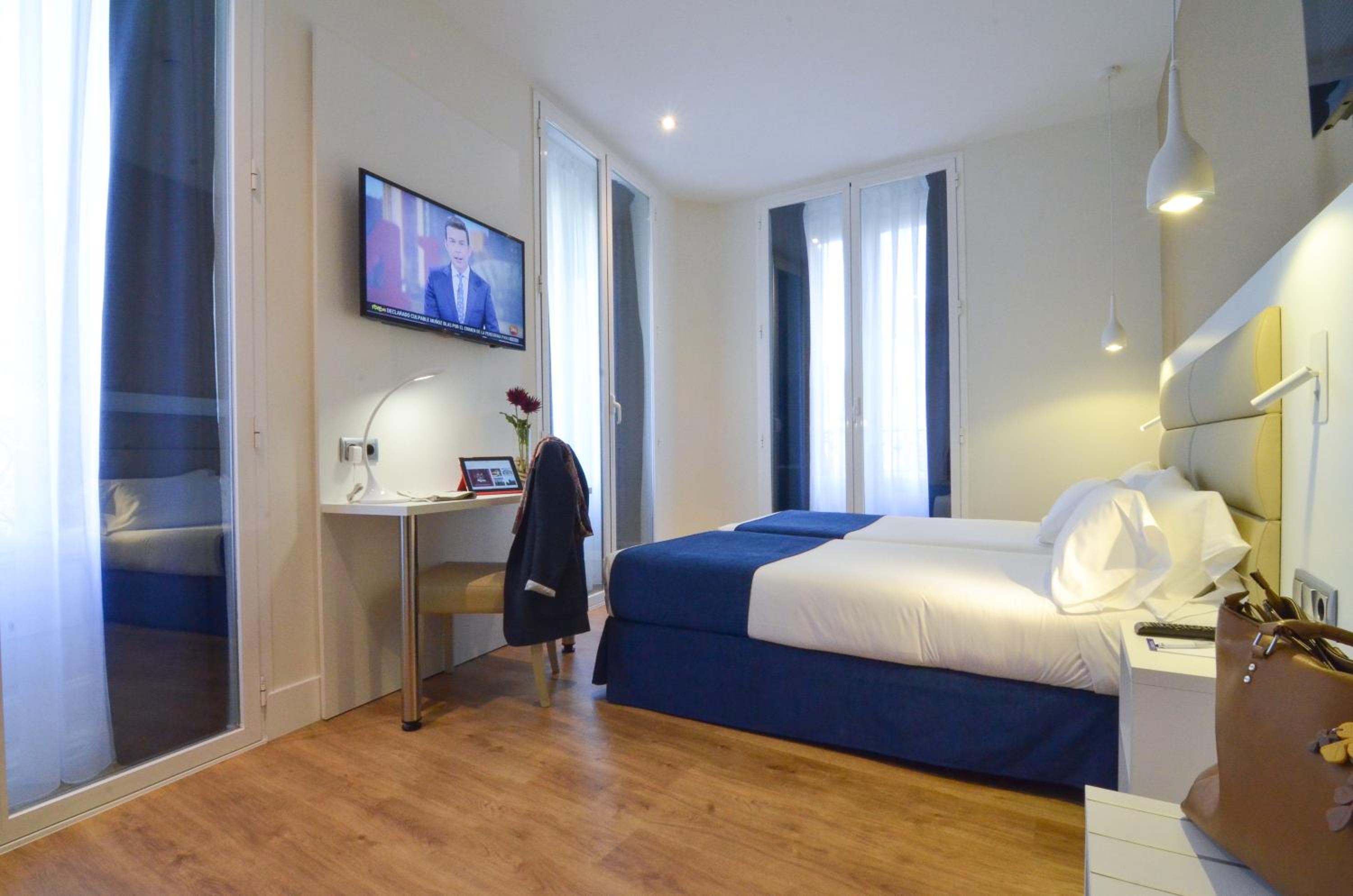 Twin Room - Photo 6