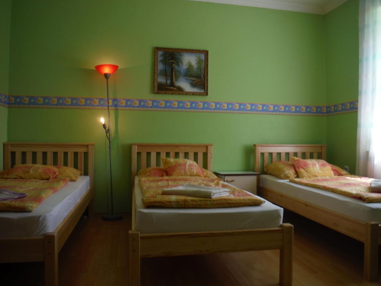 Quadruple Room with Bathroom - Photo 3
