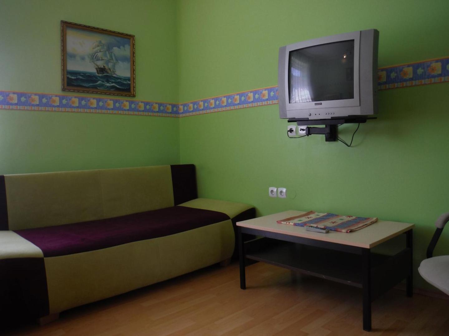 Quadruple Room with Bathroom - Photo 2