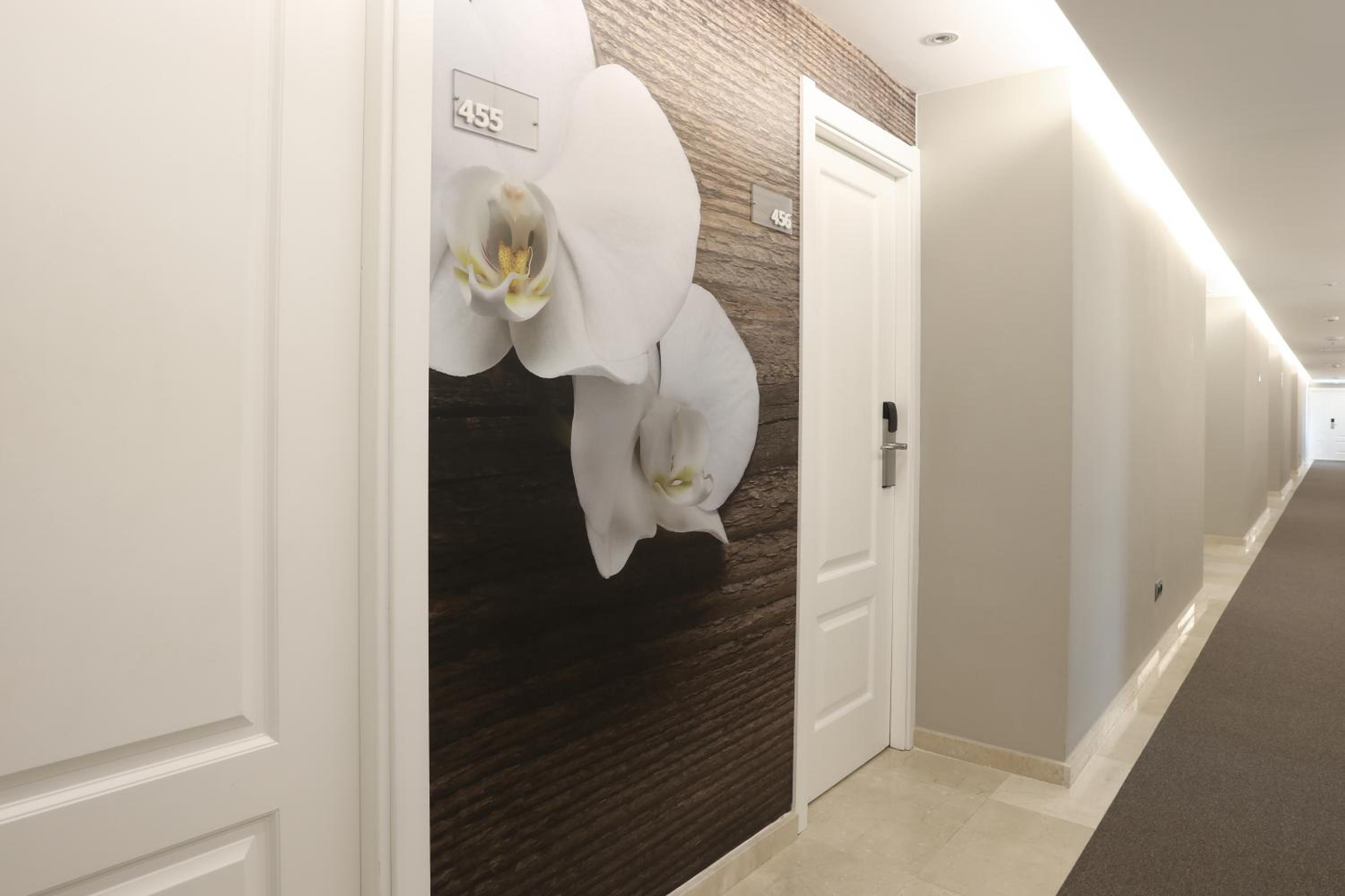 Superior Double or Twin Room with Partial Sea View