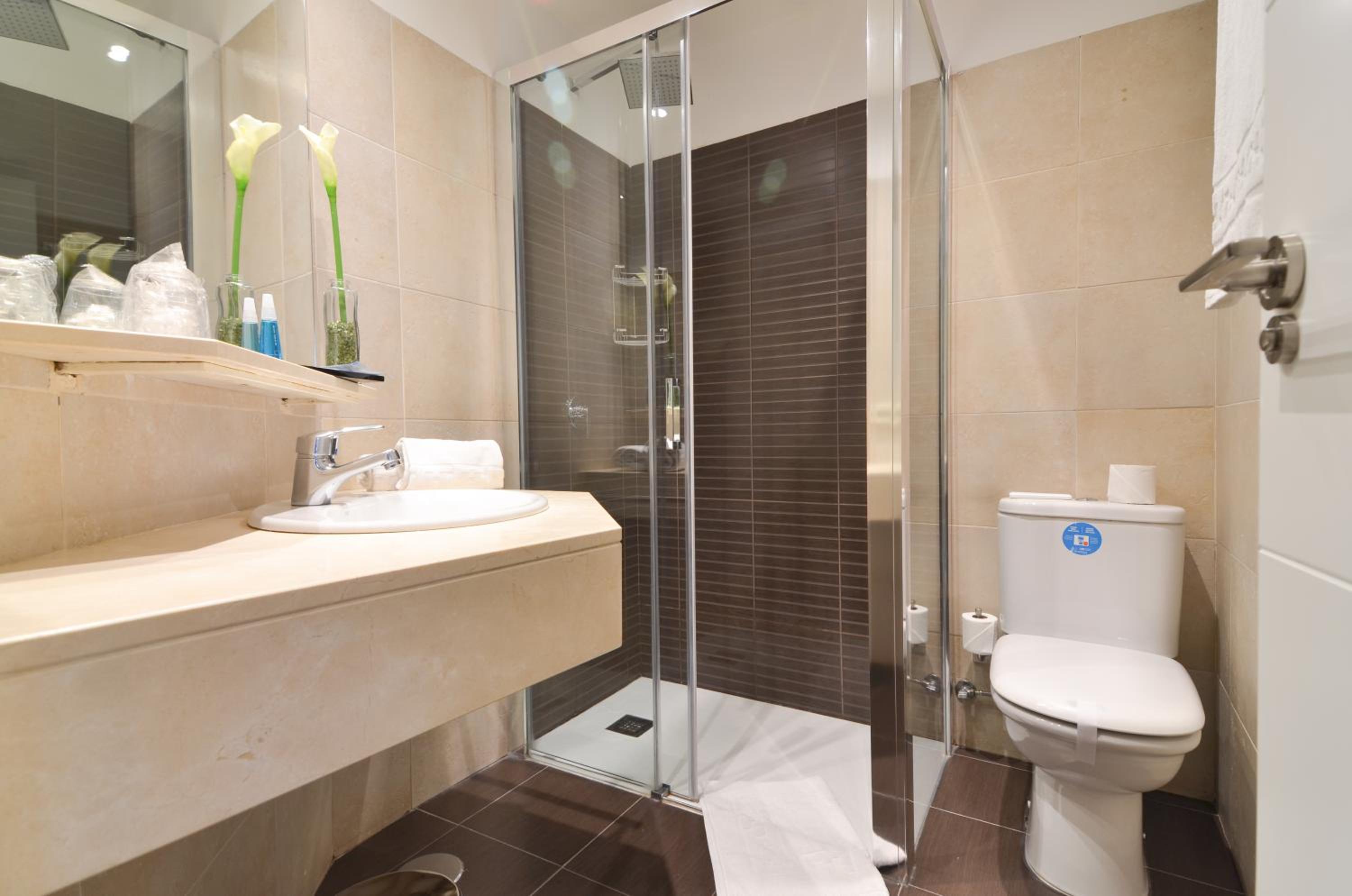 Double Room - Photo 7
