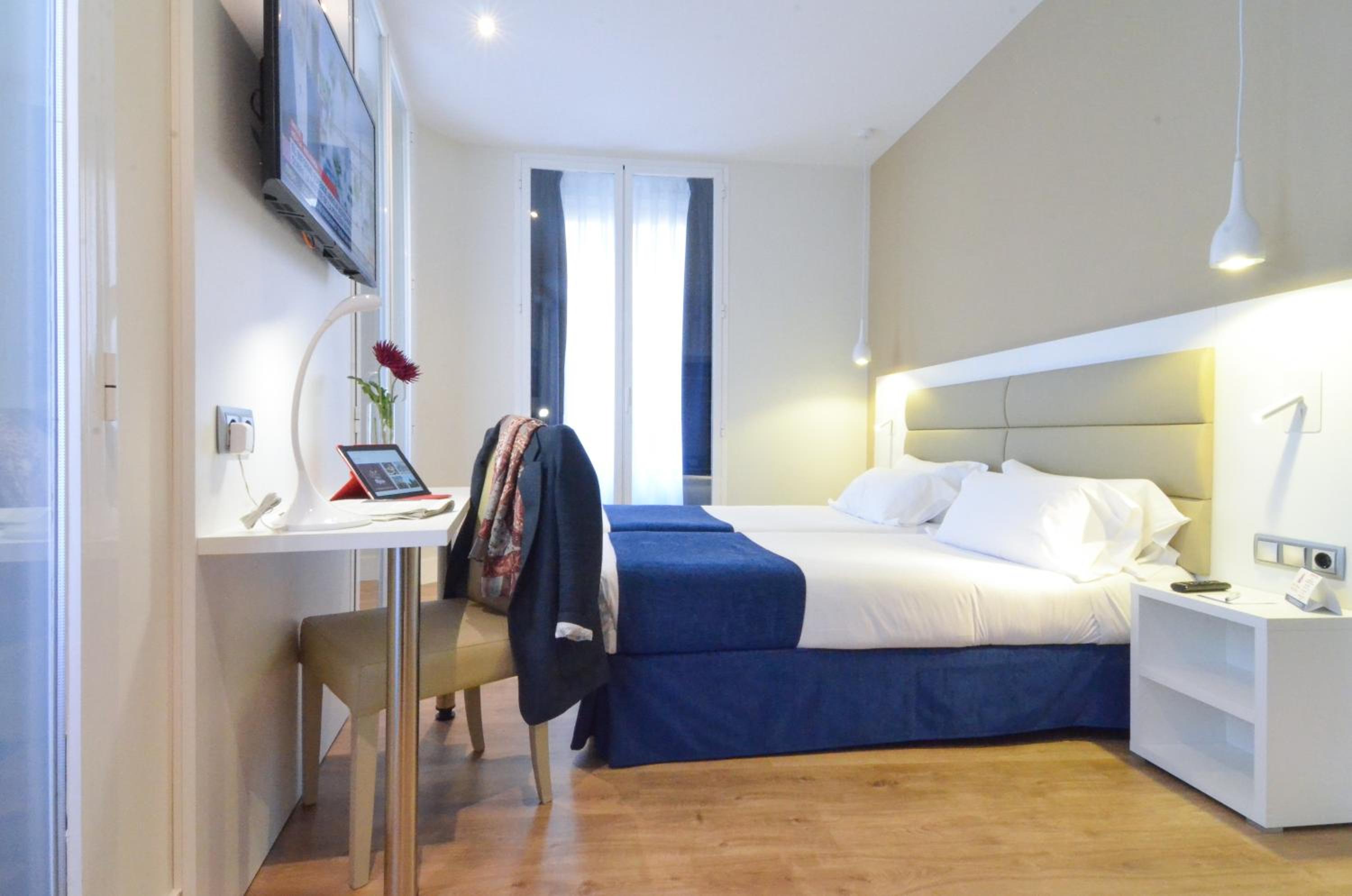 Twin Room - Photo 8
