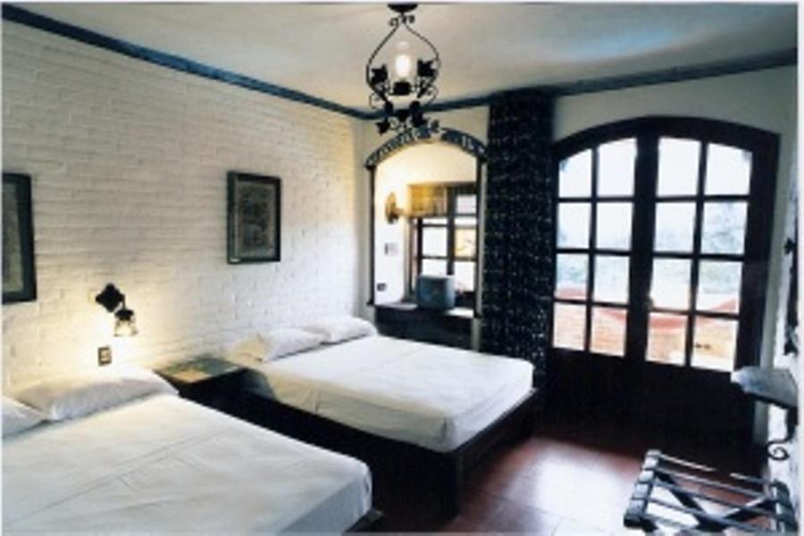 Habitación Doble con Dos Camas Dobles (1-4 Adultos)