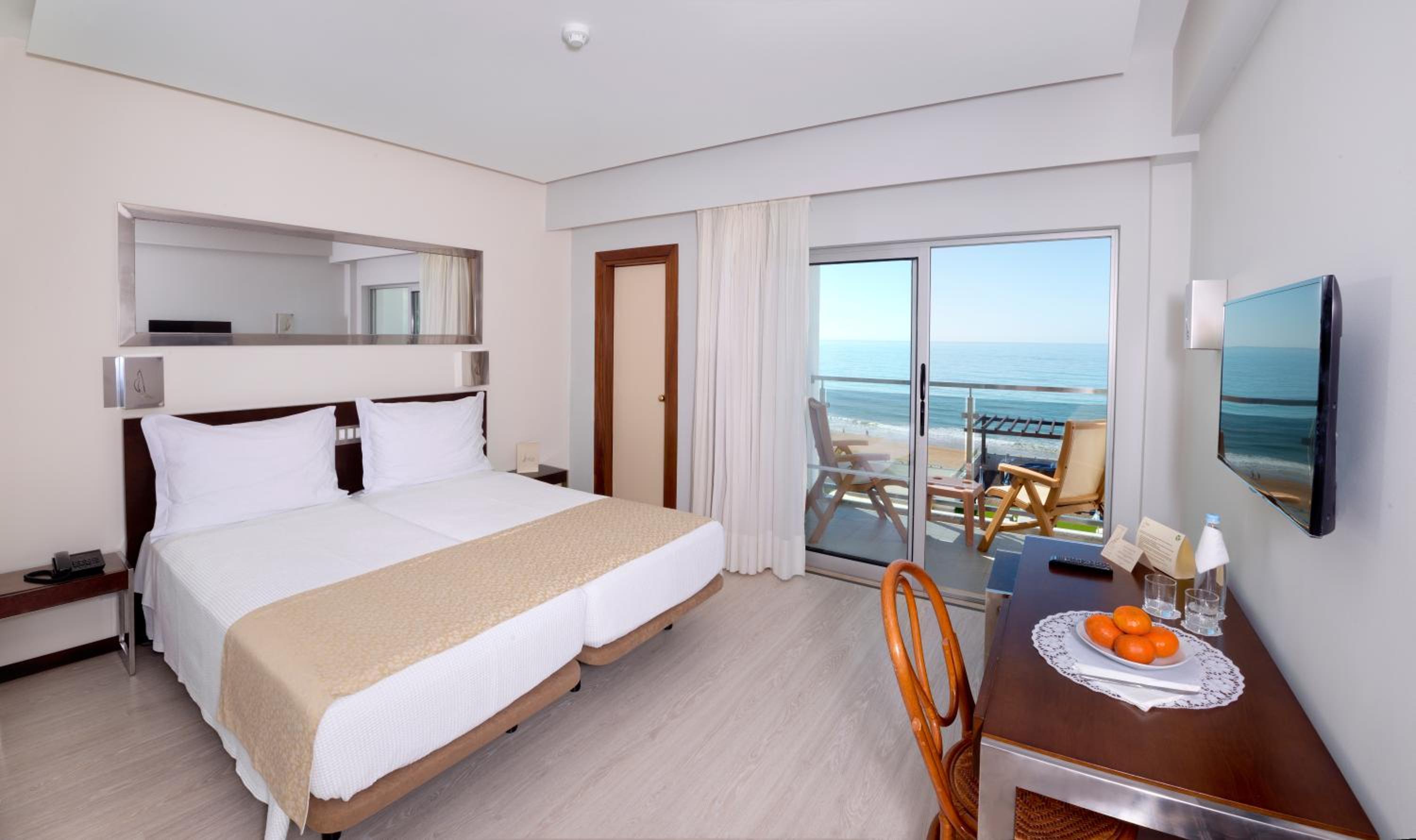 Twin Room with Sea View - Photo 1