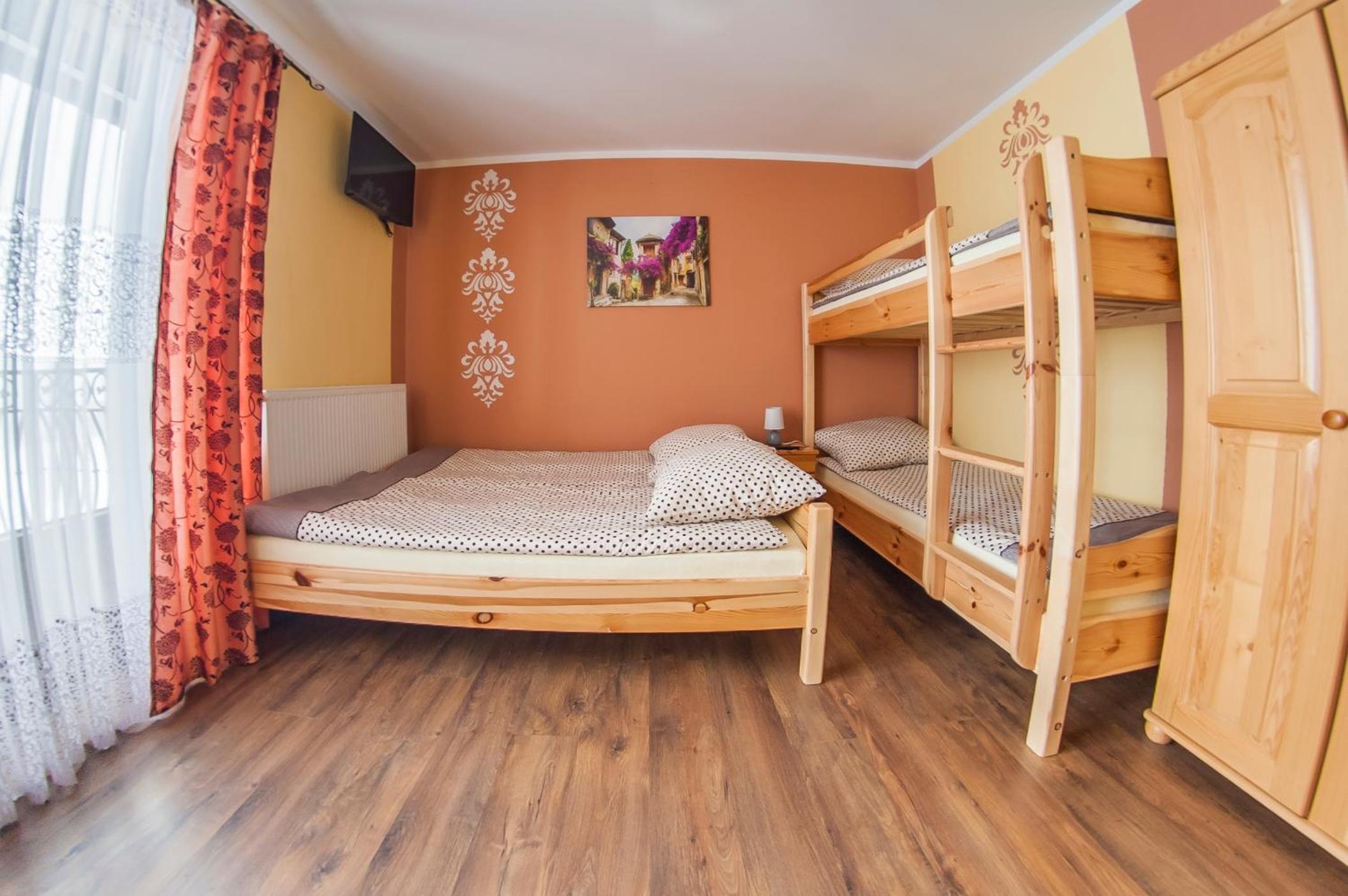 Quadruple Room with Mountain View - Photo 1