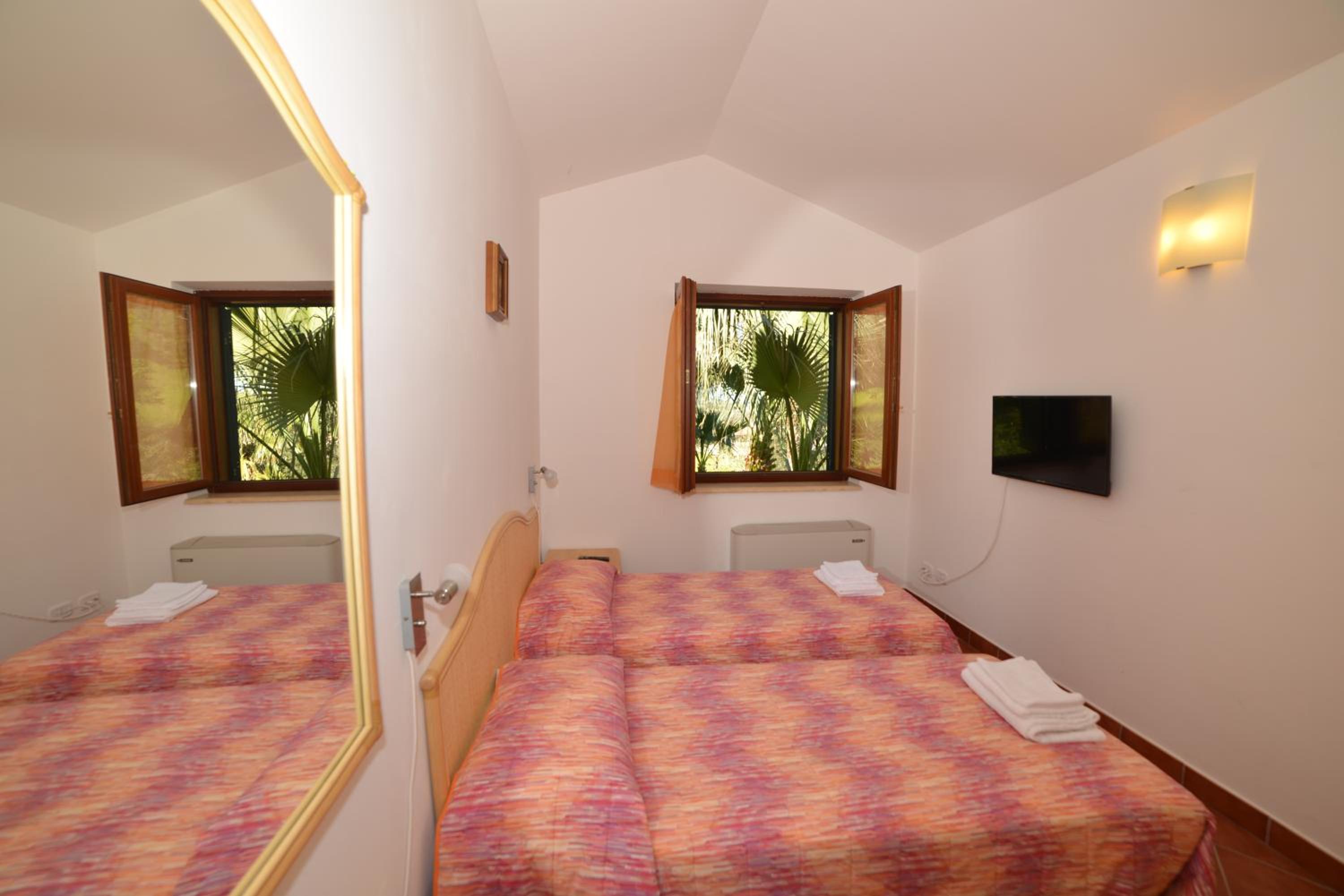 Quadruple Room with Balcony photo 3