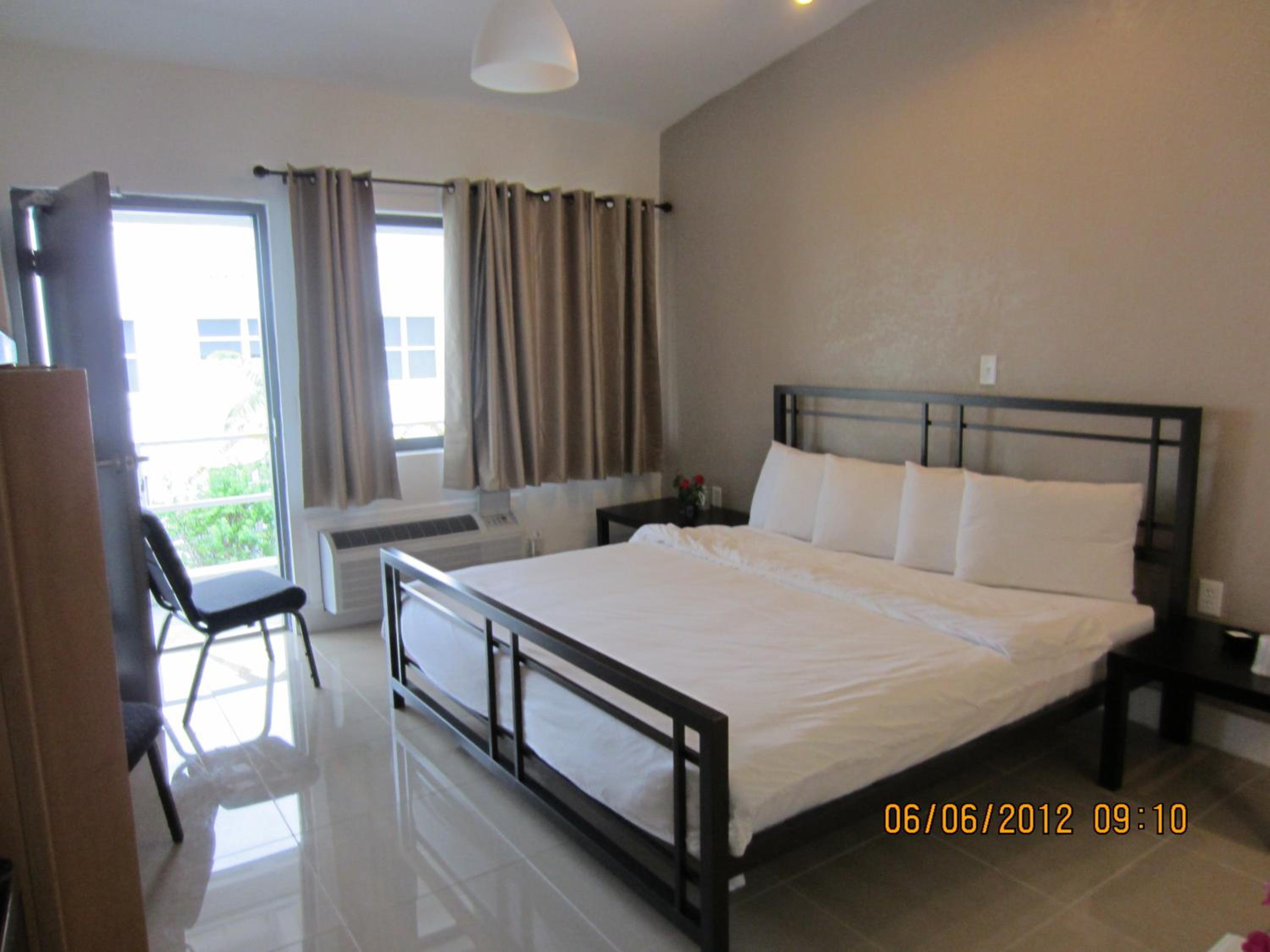 King Room (2 Adults) photo 2