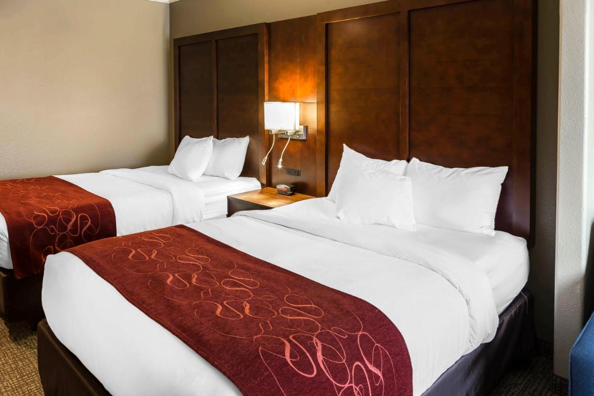 Queen Suite with Two Queen Beds - Non-Smoking photo 1