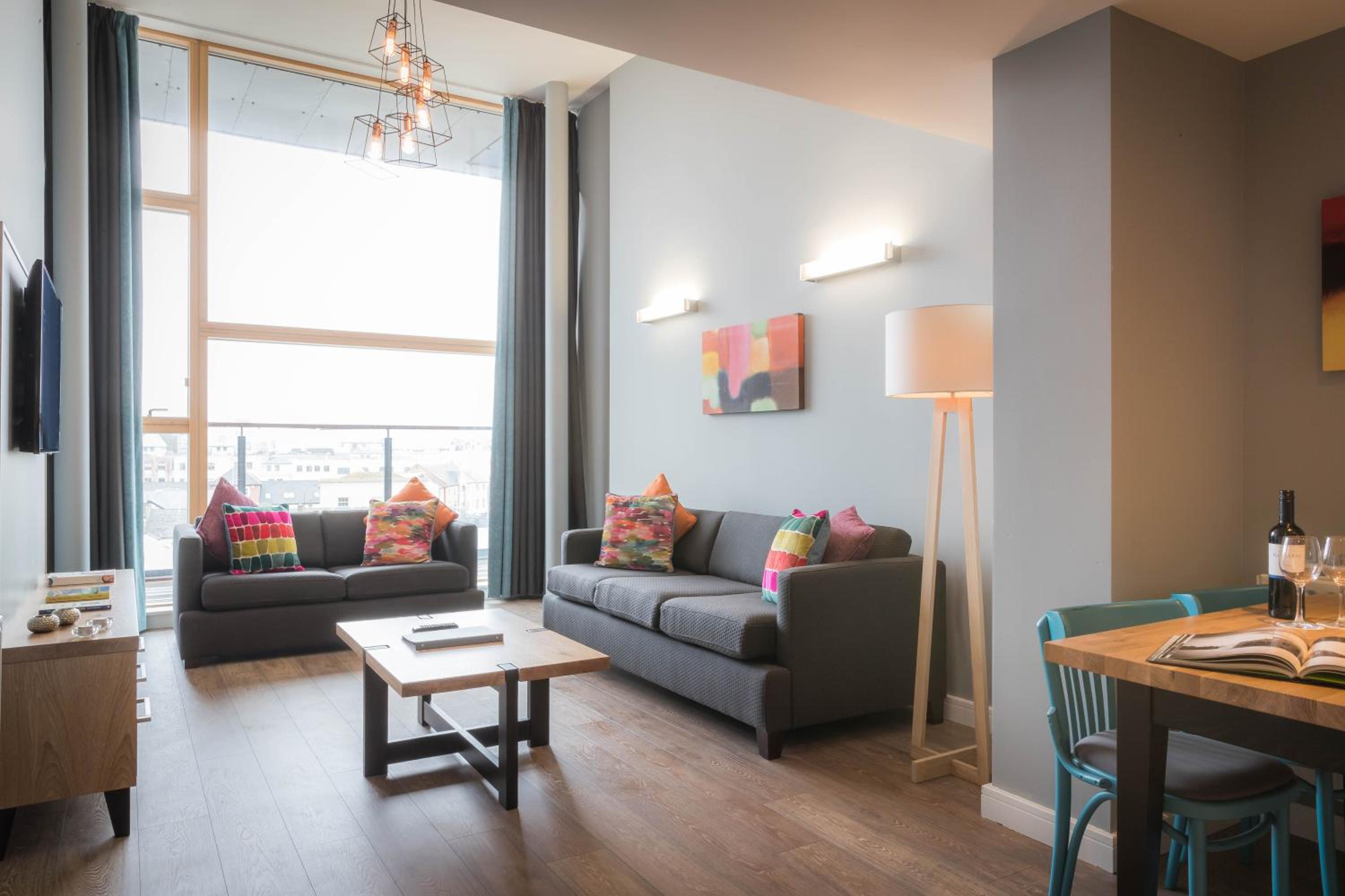 Two-Bedroom Apartment with View photo 2