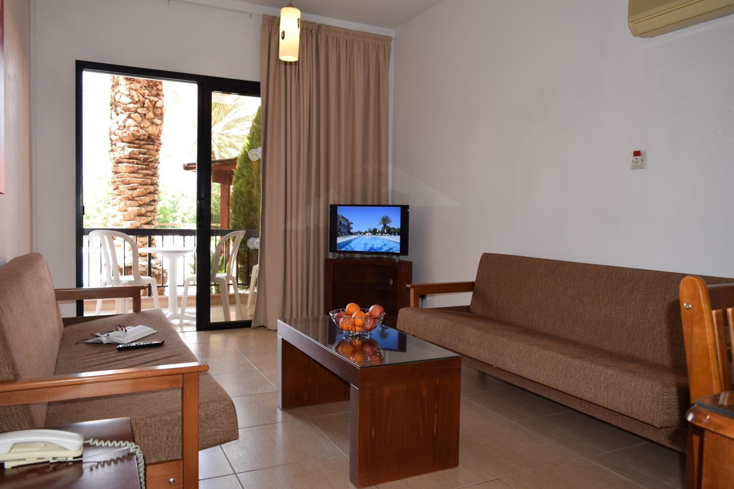 One-Bedroom Apartment (2 Adults + 1 Child) - Photo 1