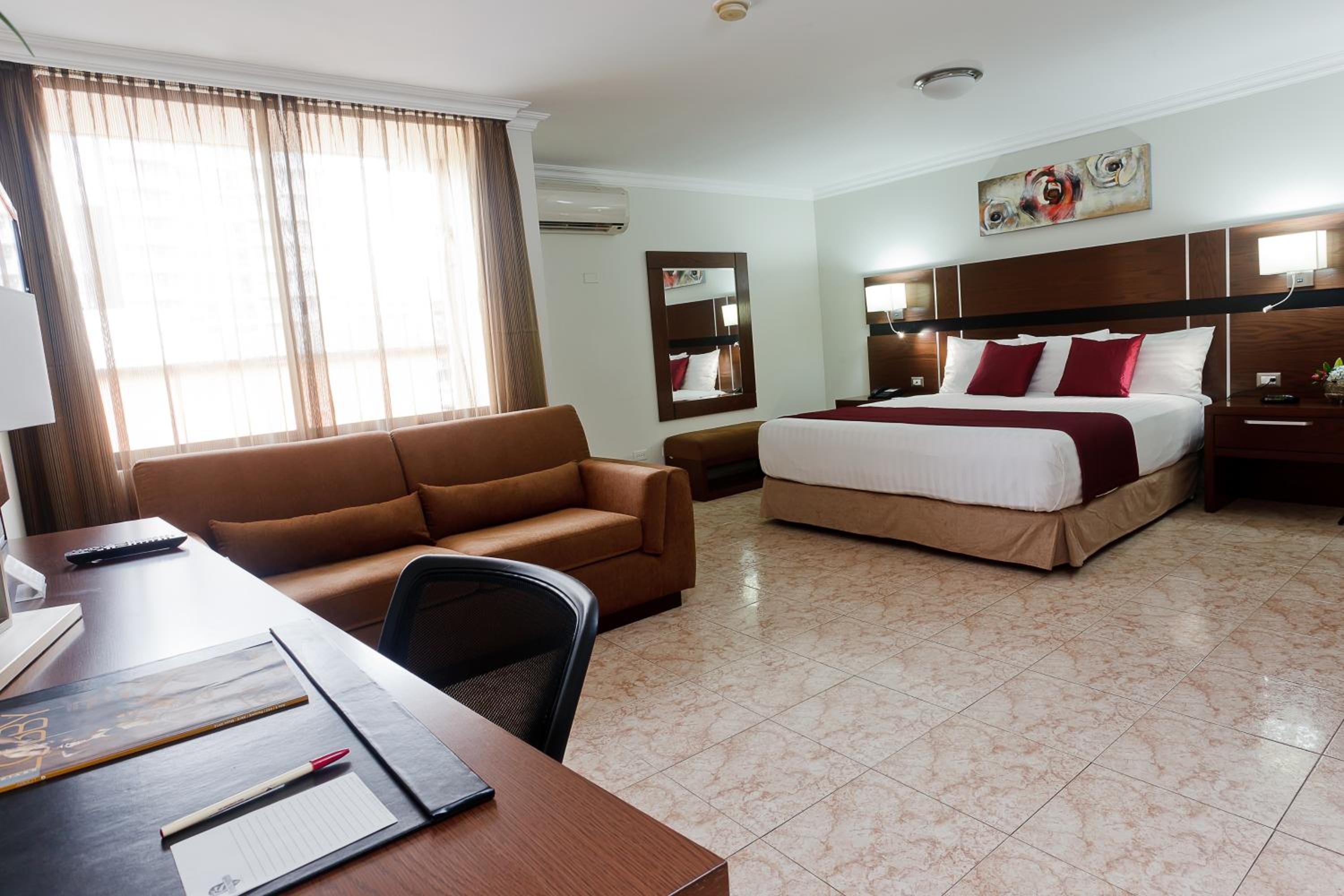 Available room thumbnail 6