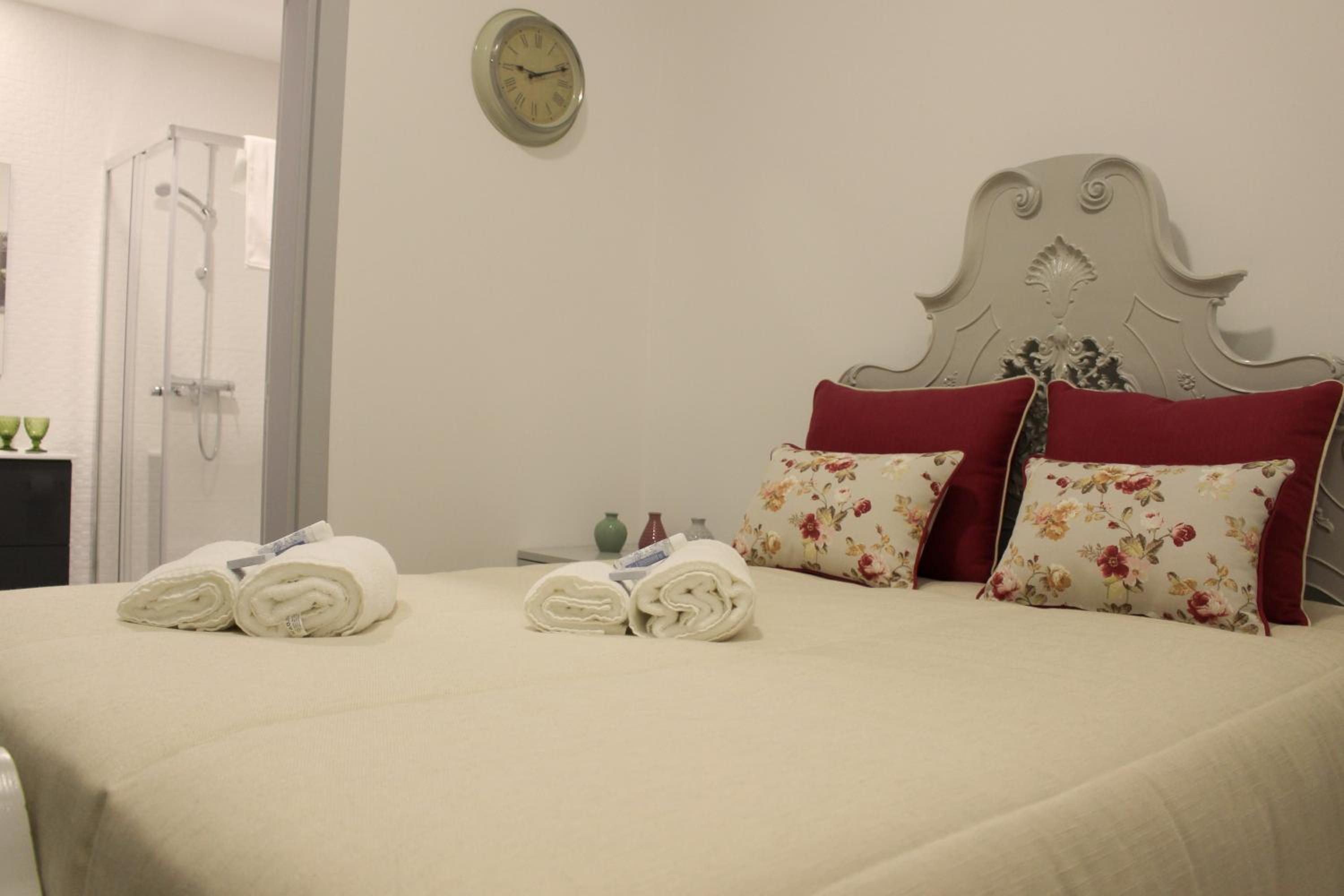 Double Room with Private Bathroom - Photo 7