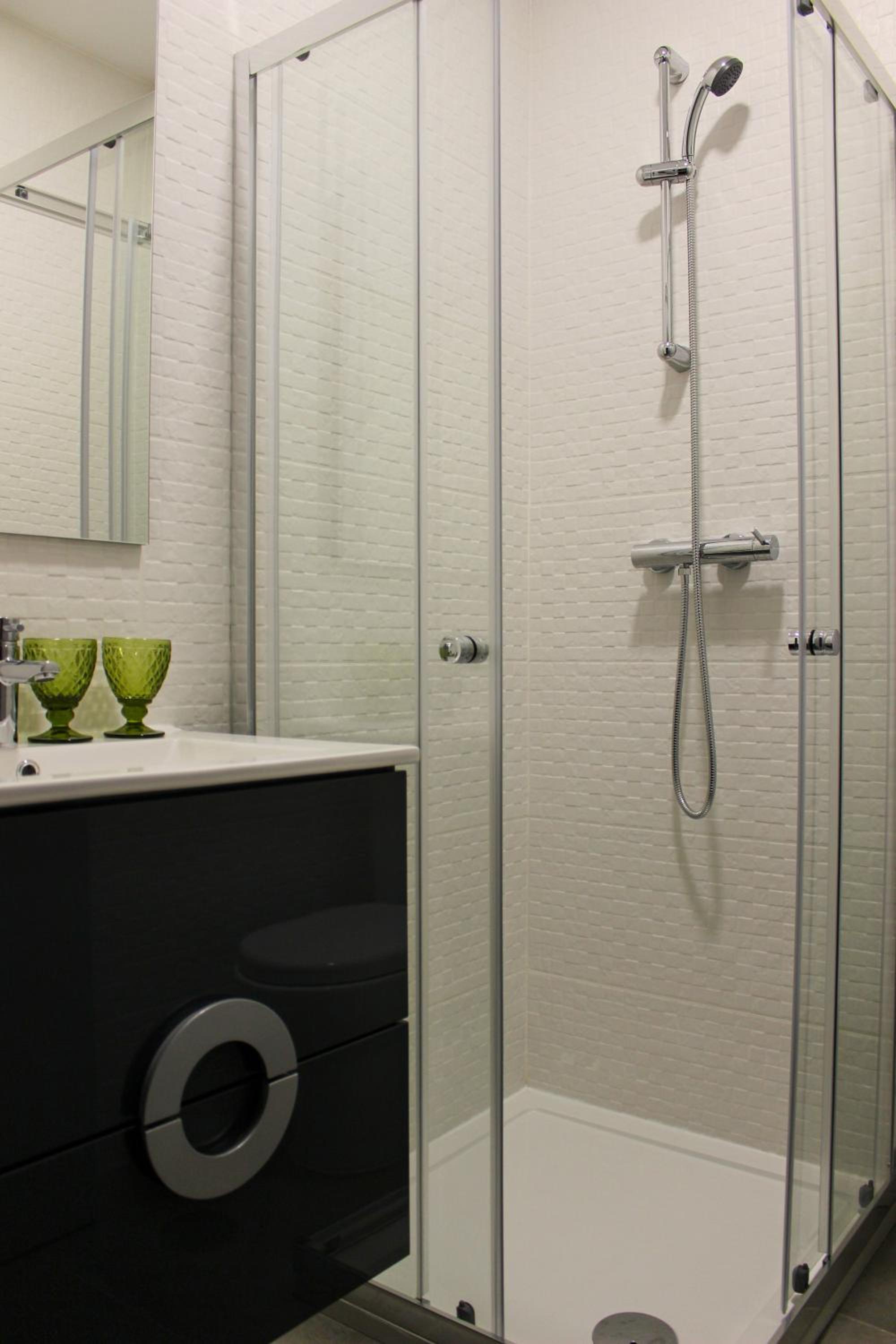 Double Room with Private Bathroom - Photo 3