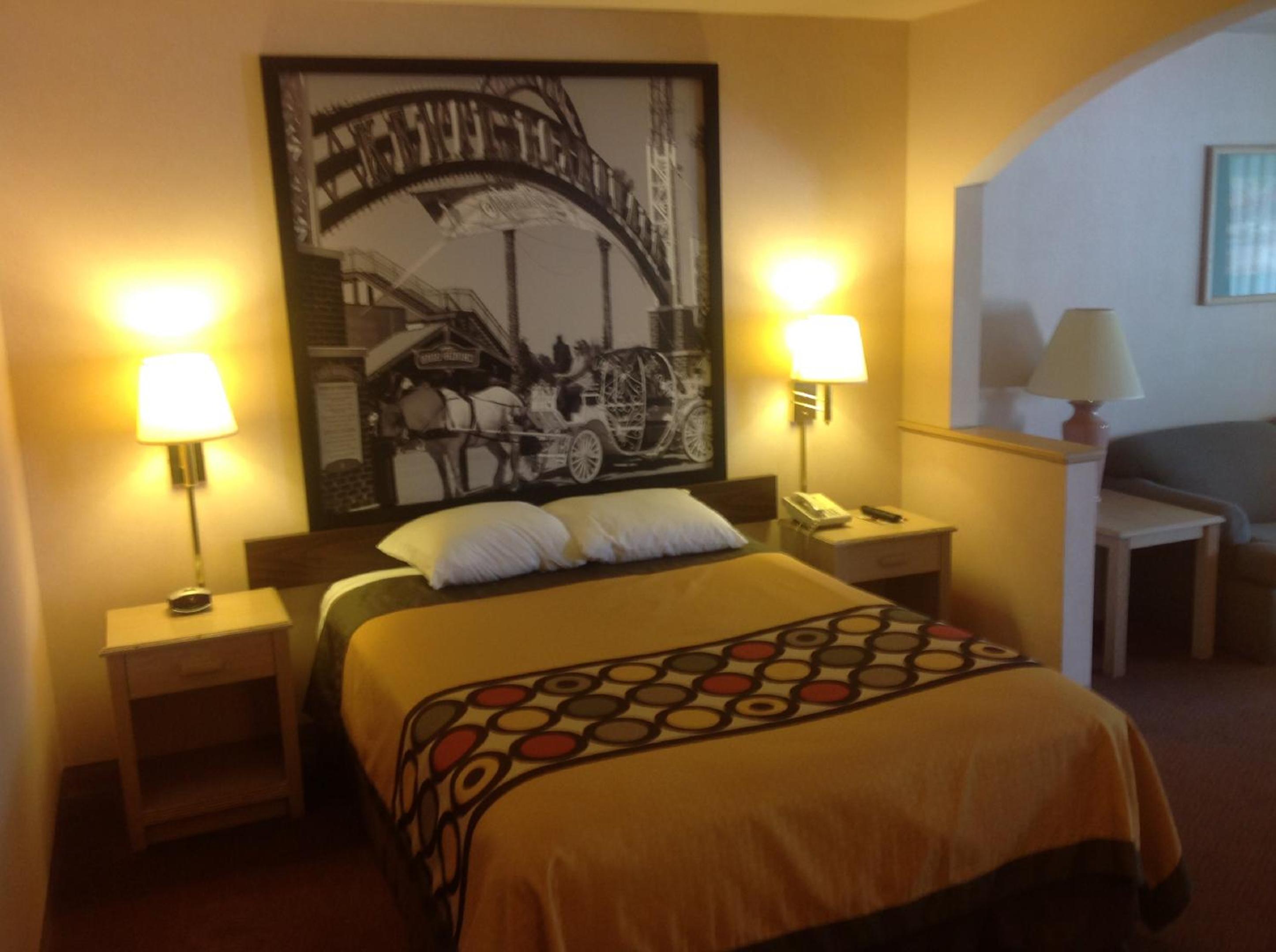 Queen Room With Bath Tub - Mobility/Hearing Accessible - Non-Smoking photo 2