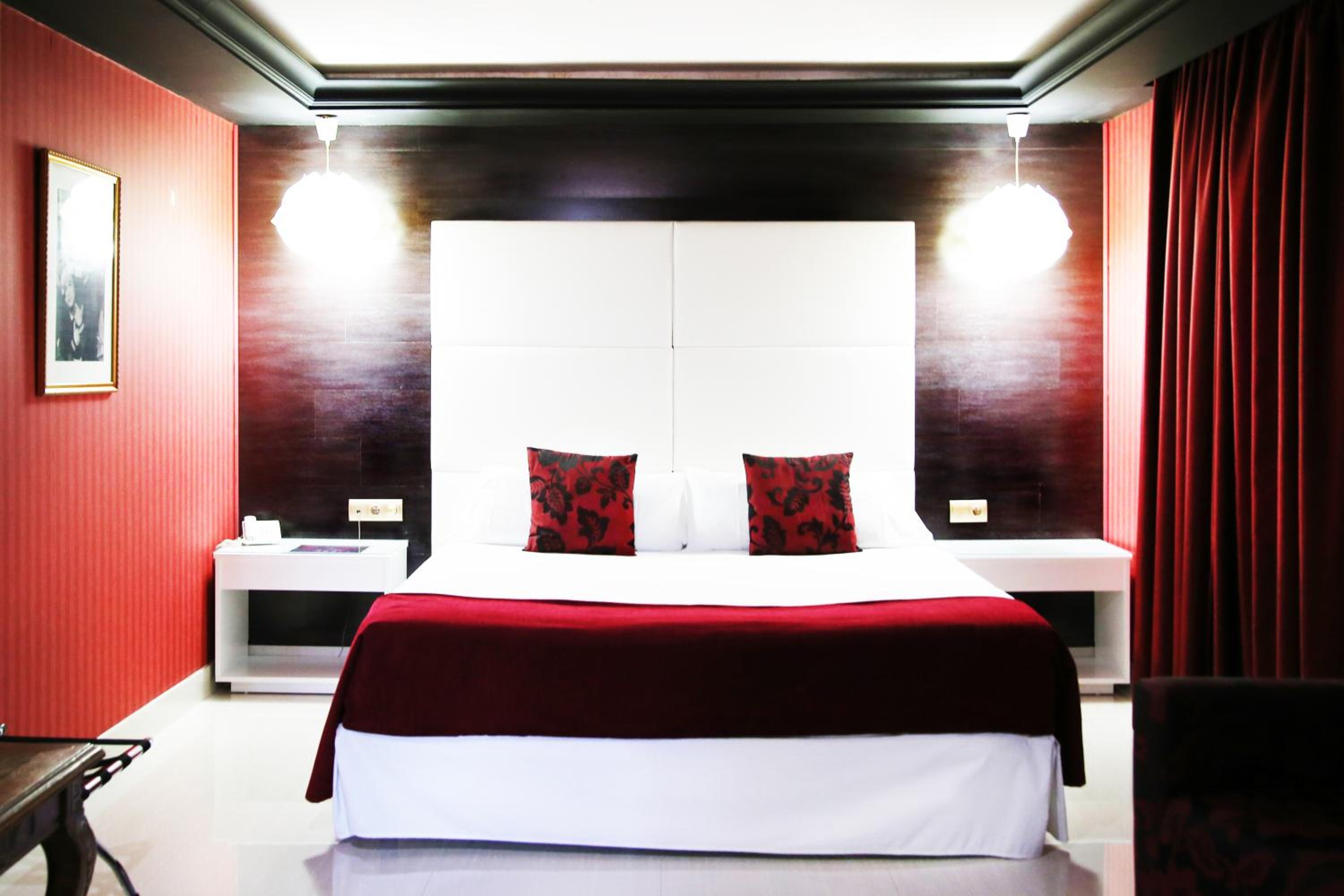 Deluxe Super Room with Spa Bath photo 2