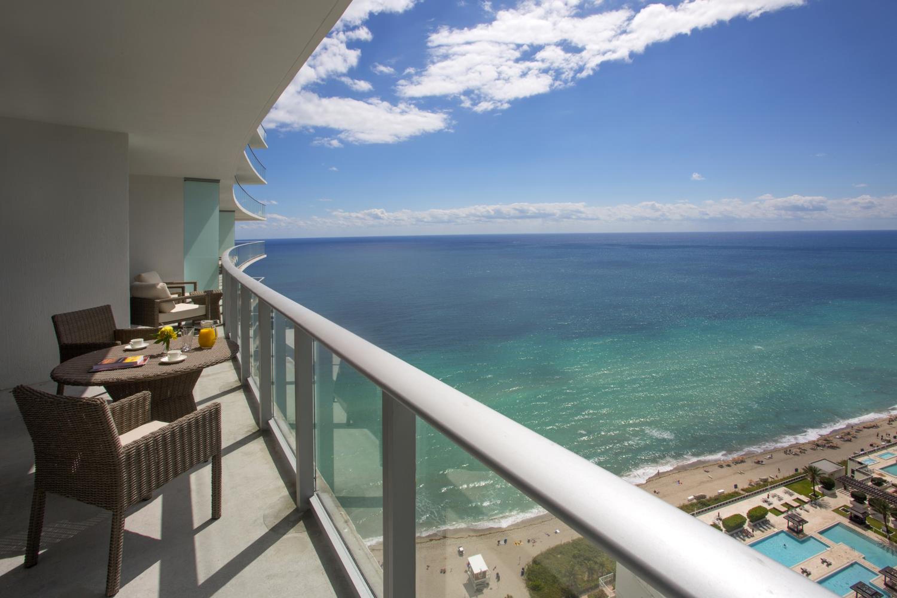 Penthouse 1 Bedroom Oceanview King Suite - Photo 3