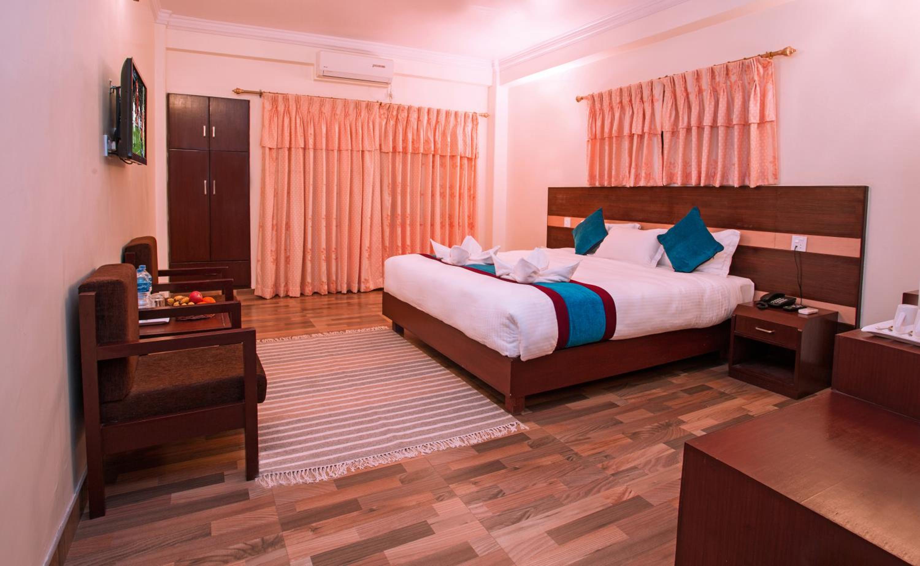 Deluxe King Room photo 1