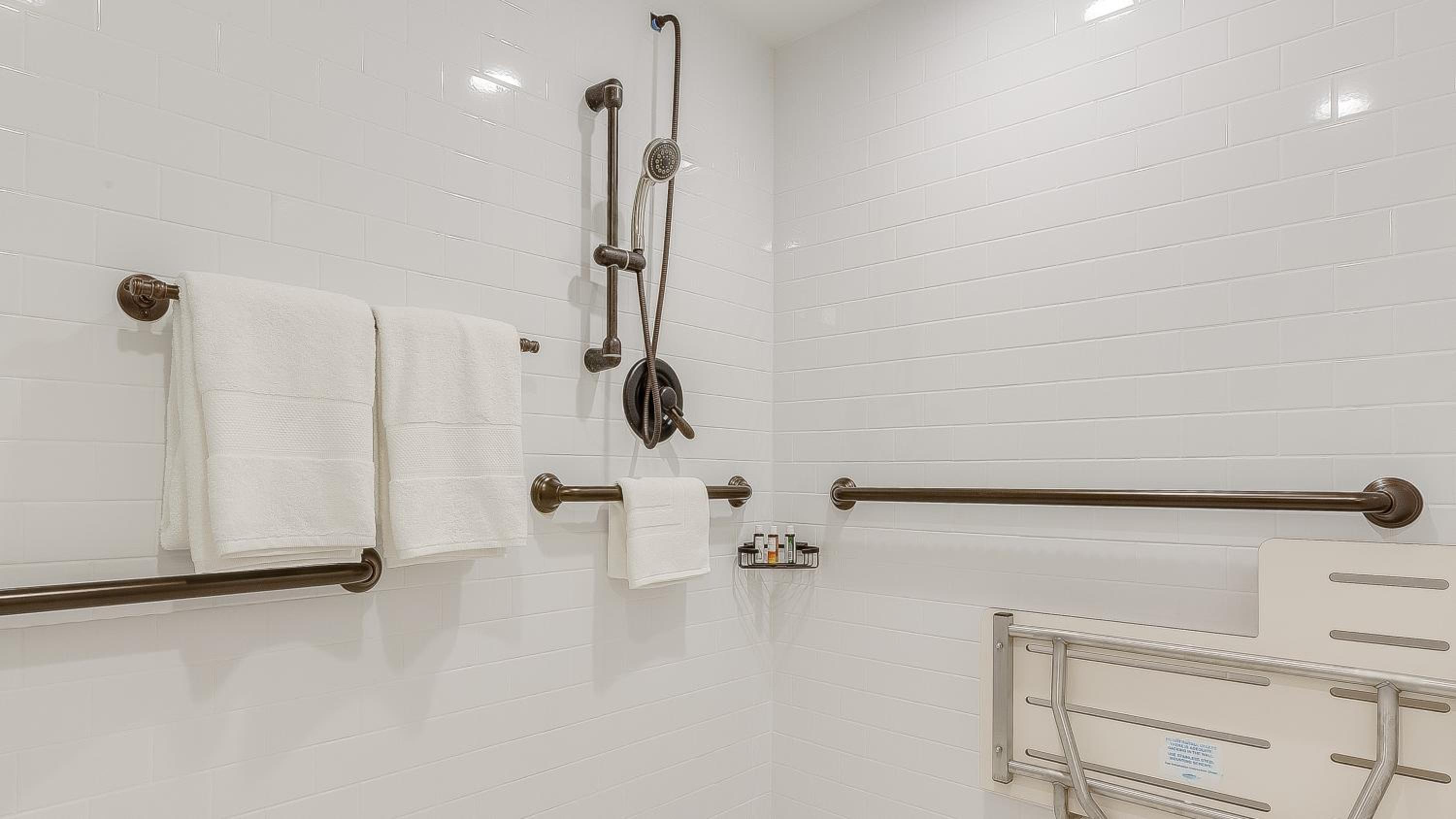 King Room with Roll-In Shower - Disability Access - Photo 2