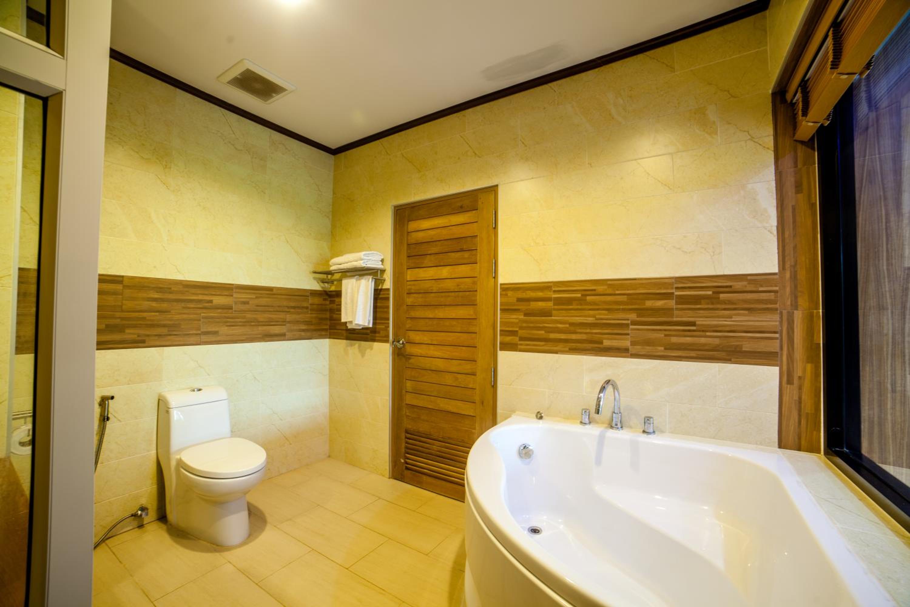 Deluxe Suite photo 2