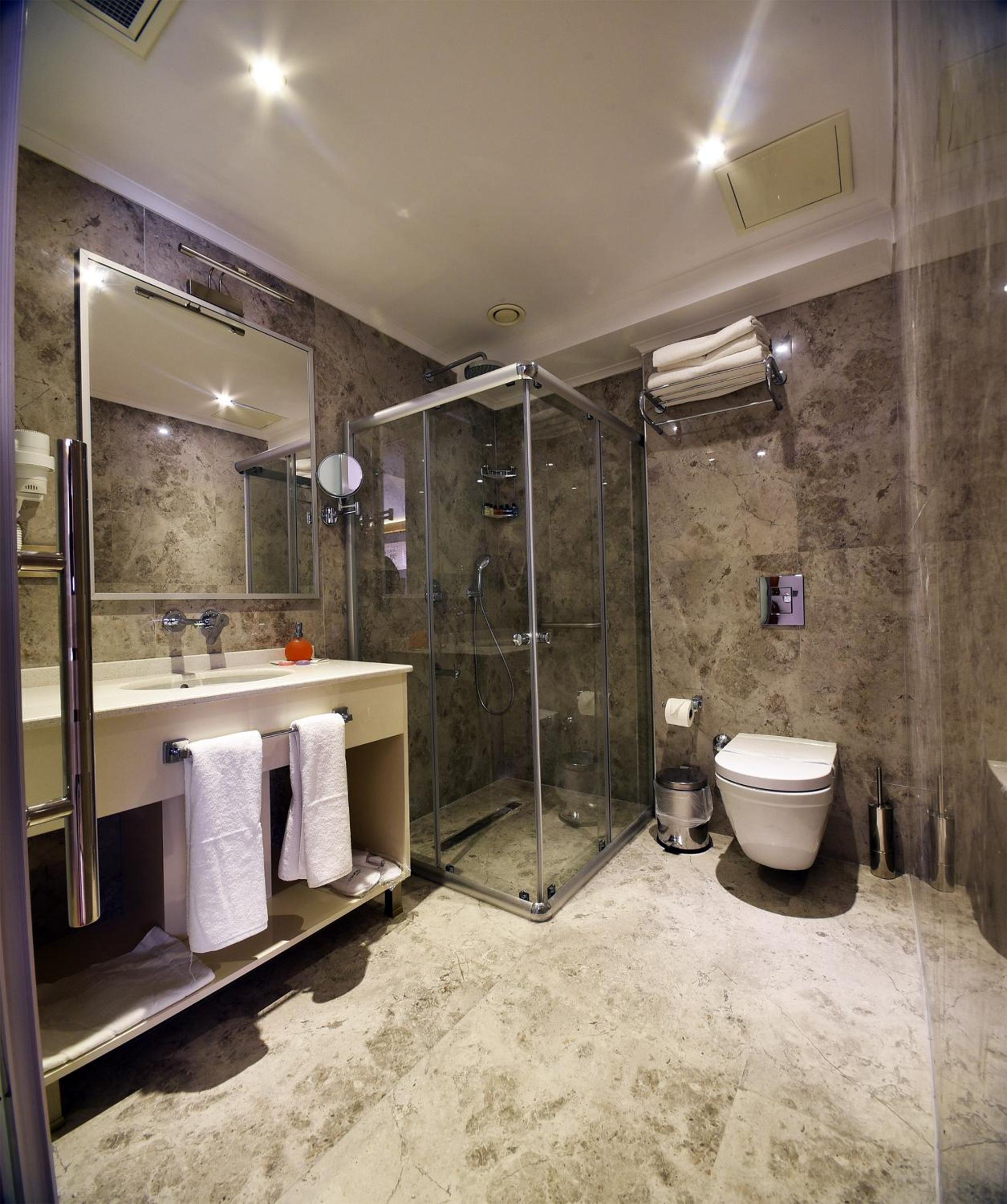 Superior Triple Room photo 3