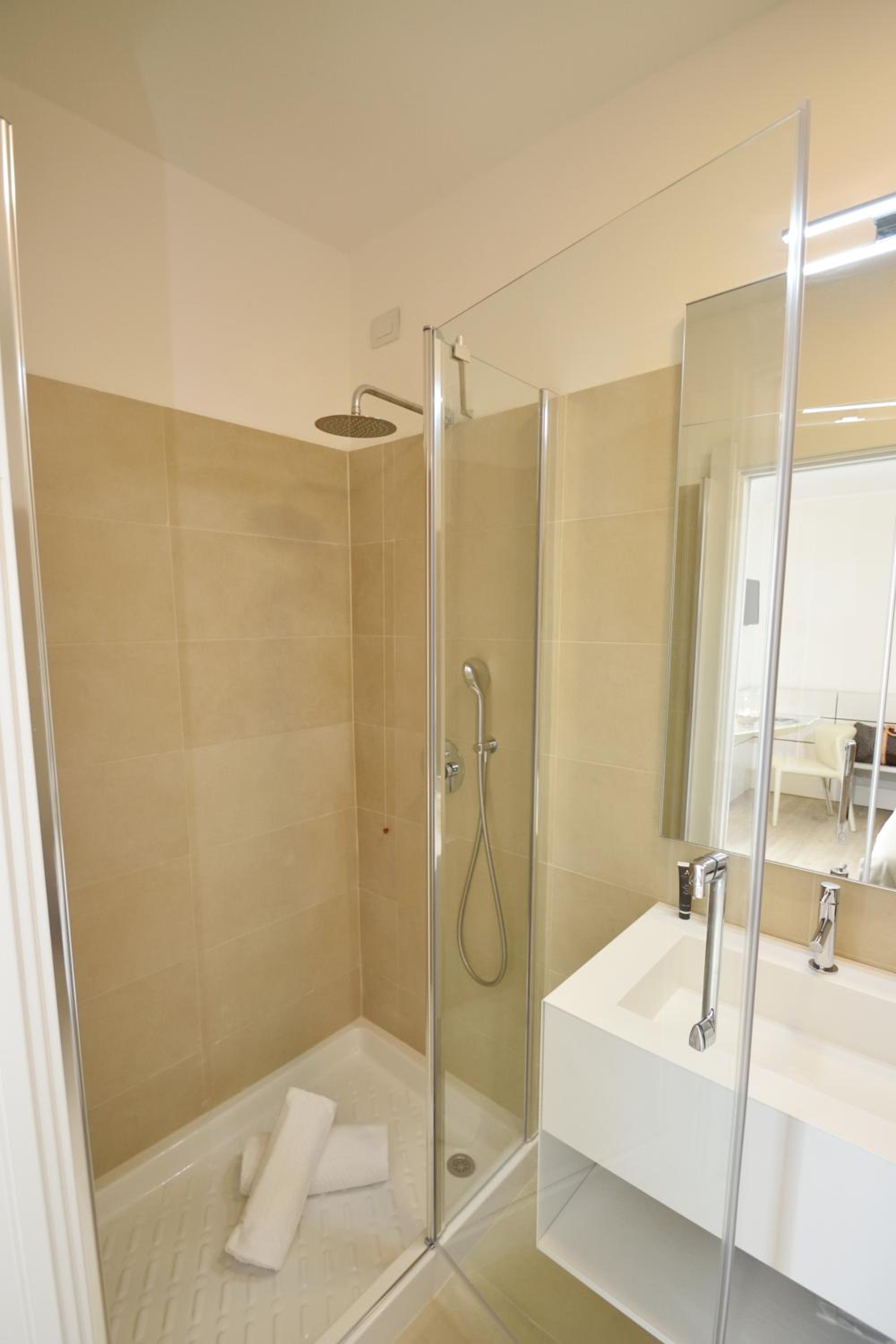 Double Room with Partial Sea View - Photo 6