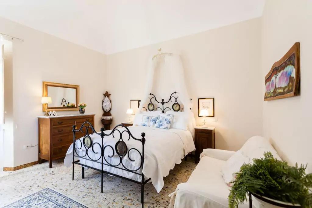 Double Room with Private External Bathroom photo 2