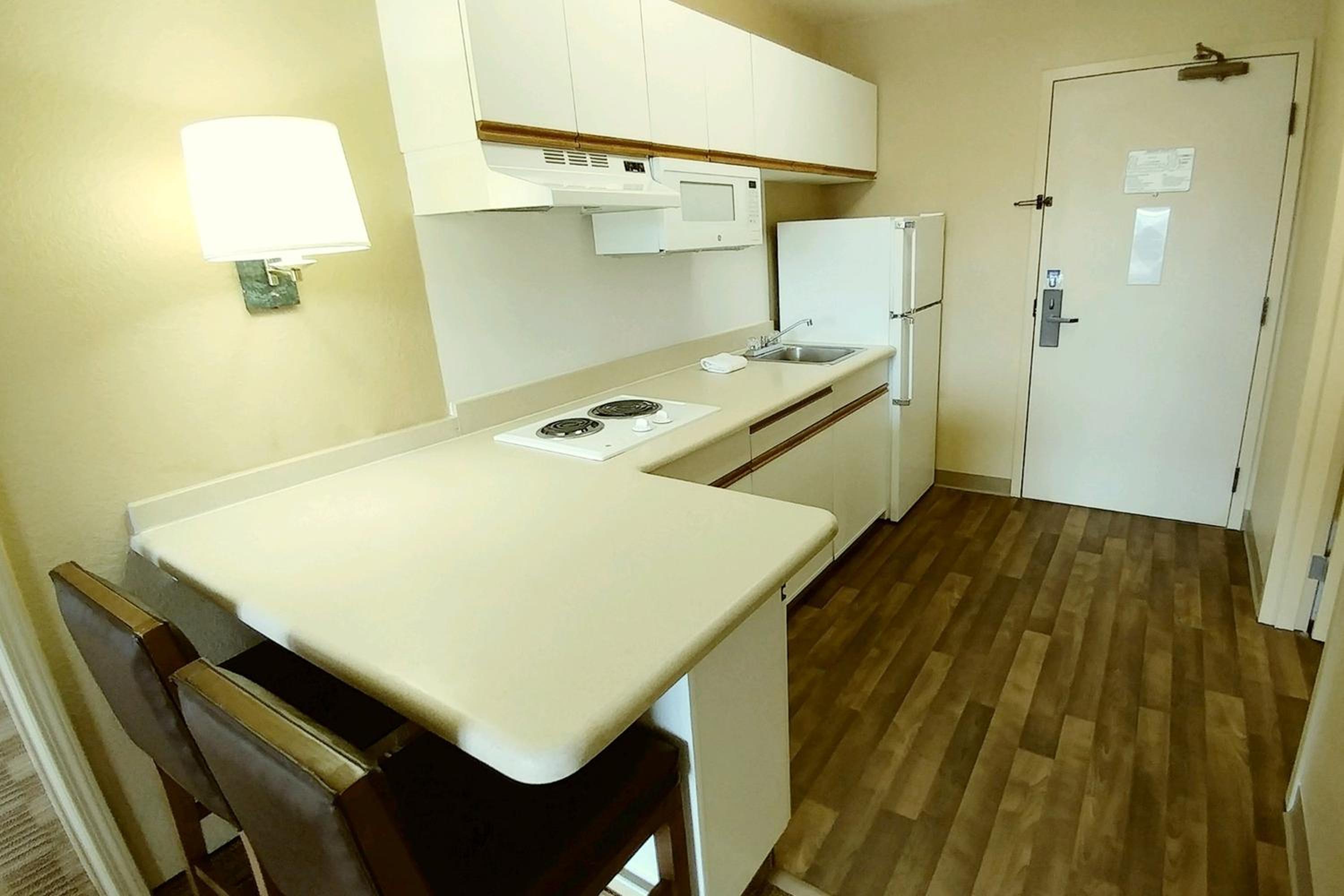 One Bedroom Suite - Non-Smoking - Photo 2
