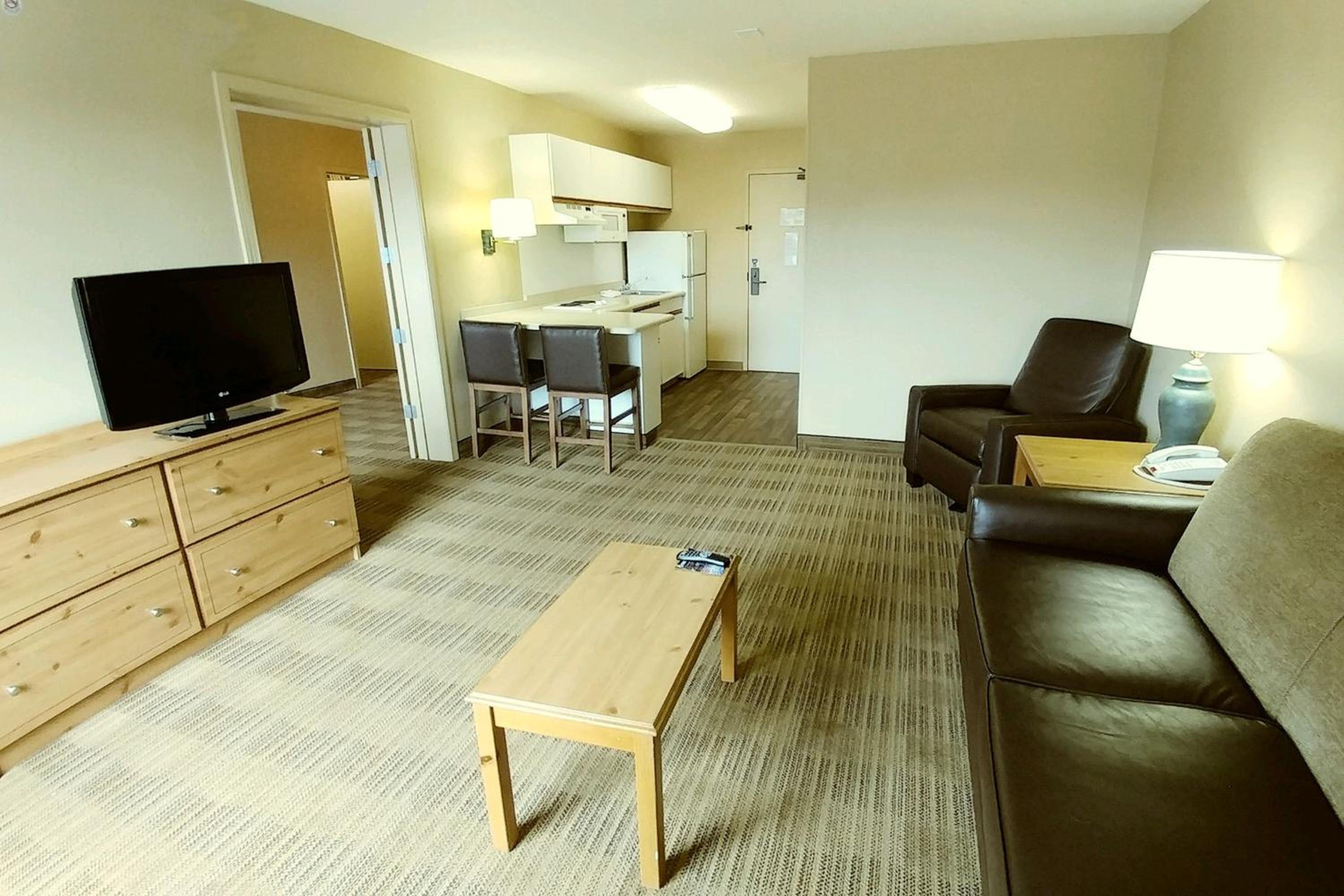 One Bedroom Suite - Non-Smoking - Photo 7