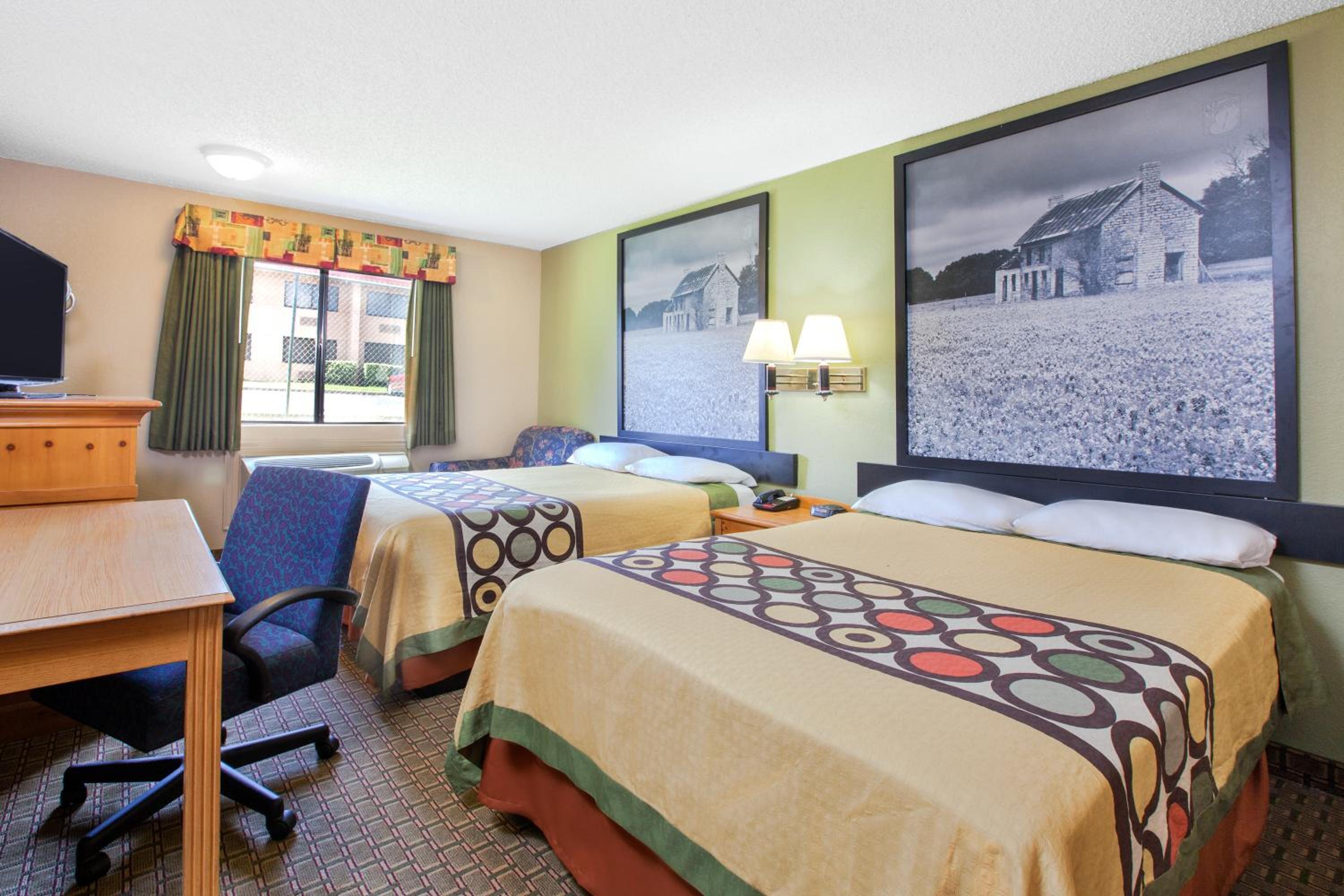 Double Room with Two Double Beds - Non-Smoking - Photo 2
