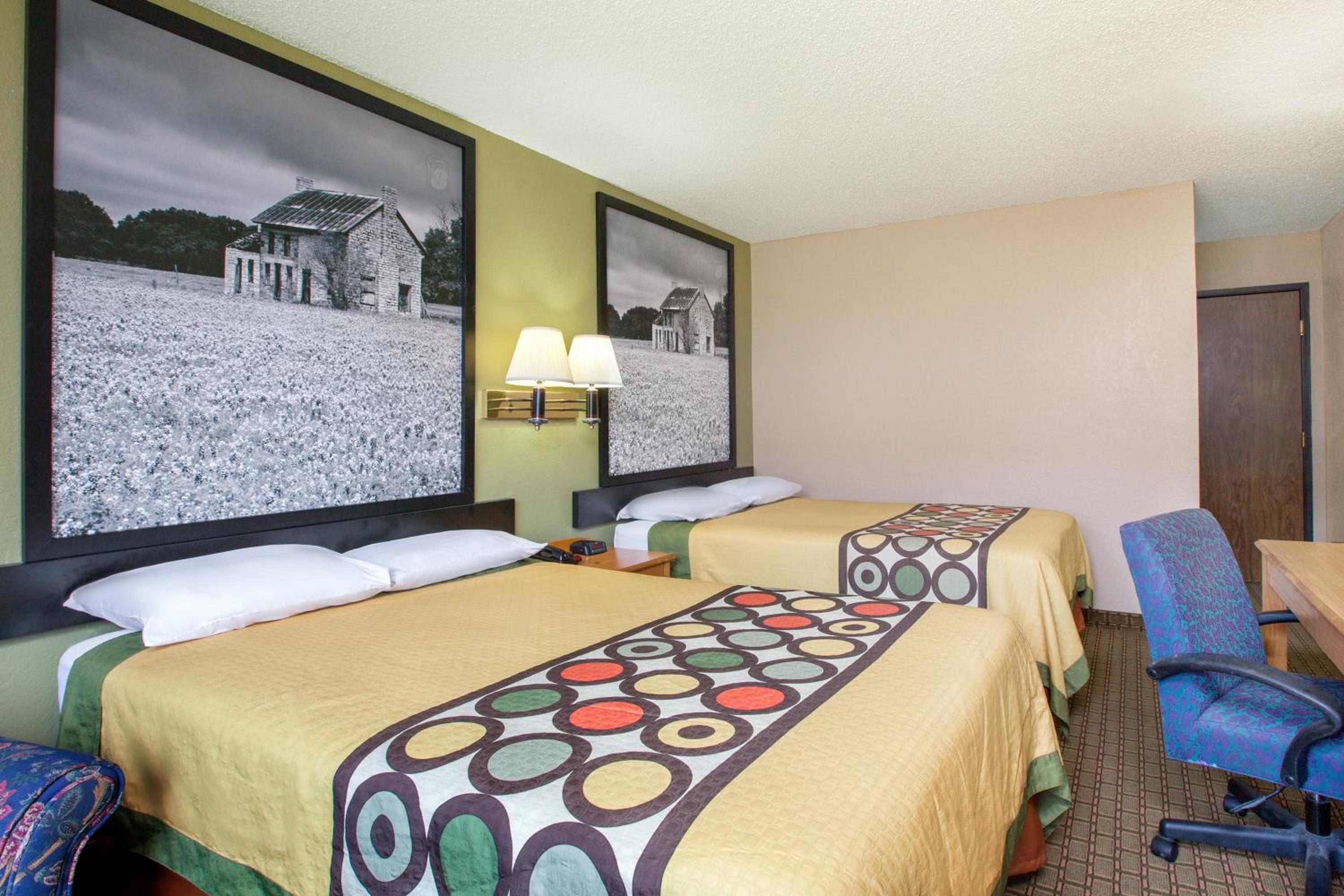 Double Room with Two Double Beds - Non-Smoking - Photo 3