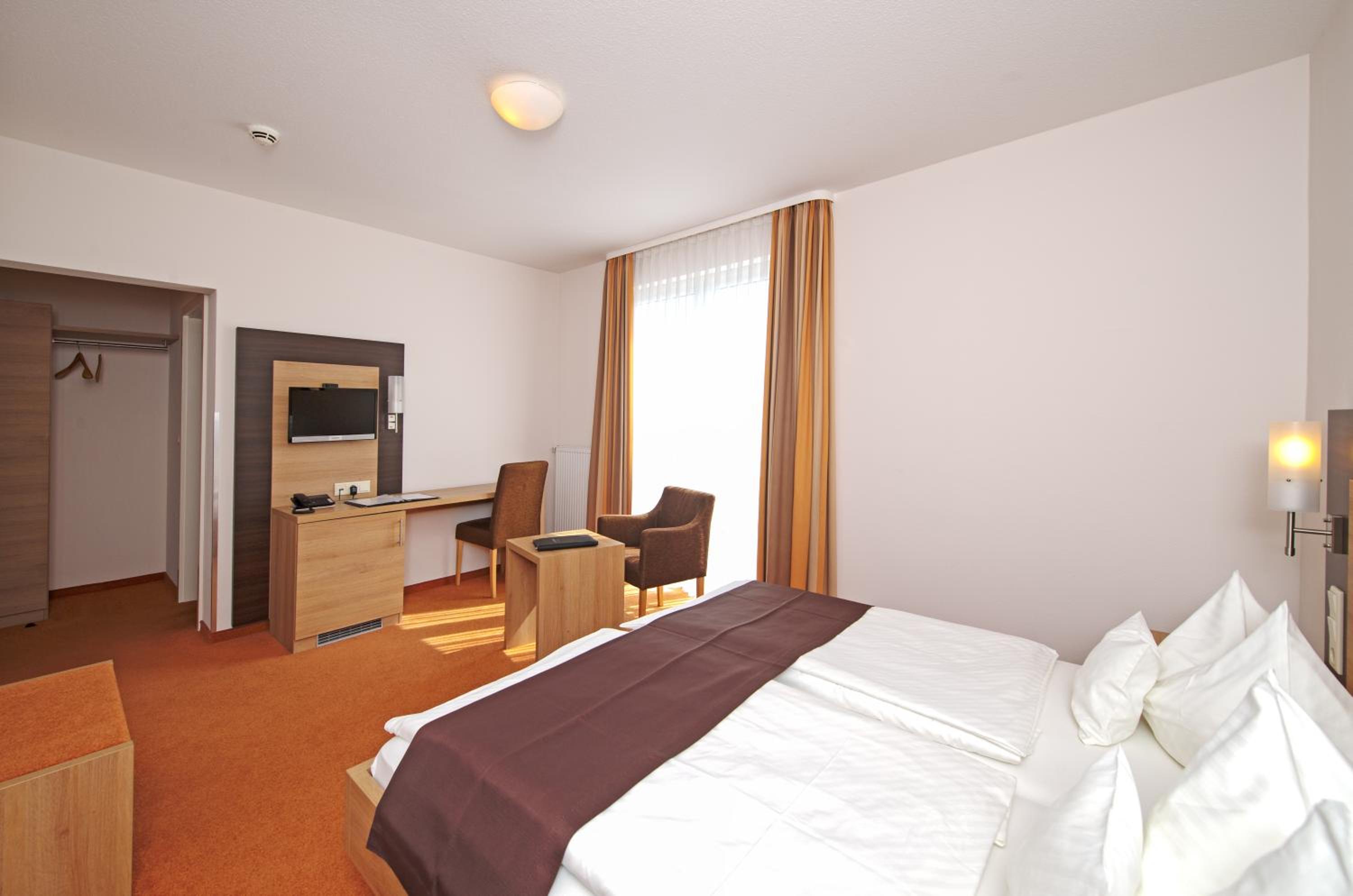 Double Room with Private Bathroom - Photo 1