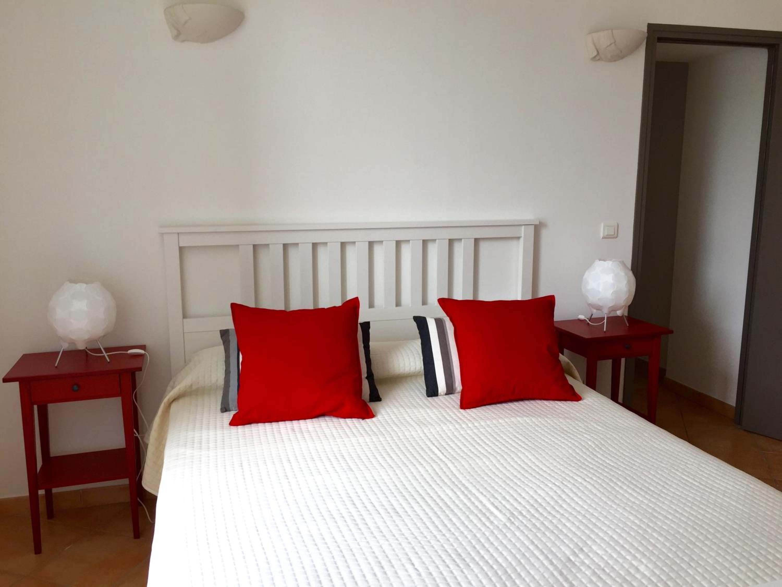 Three-Bedroom Apartment - Photo 9