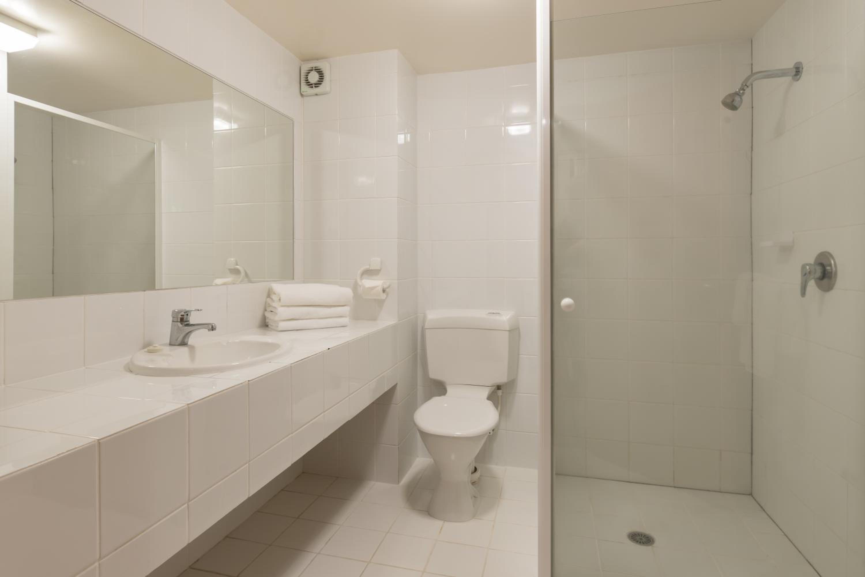 Standard Twin Room - Photo 4