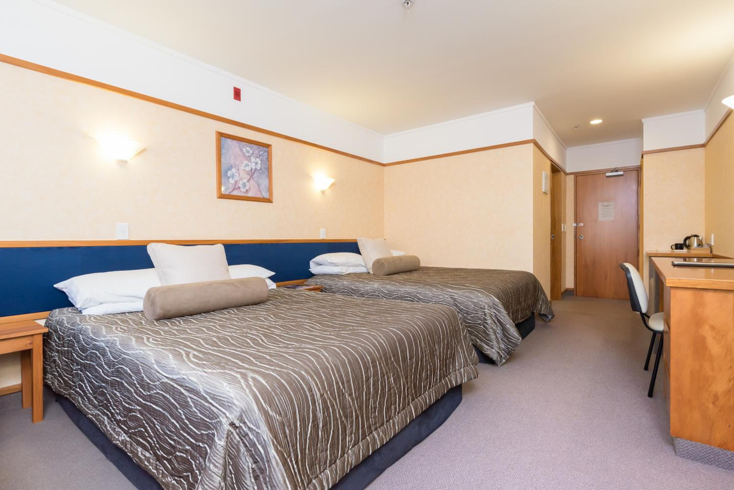 Standard Twin Room - Photo 1