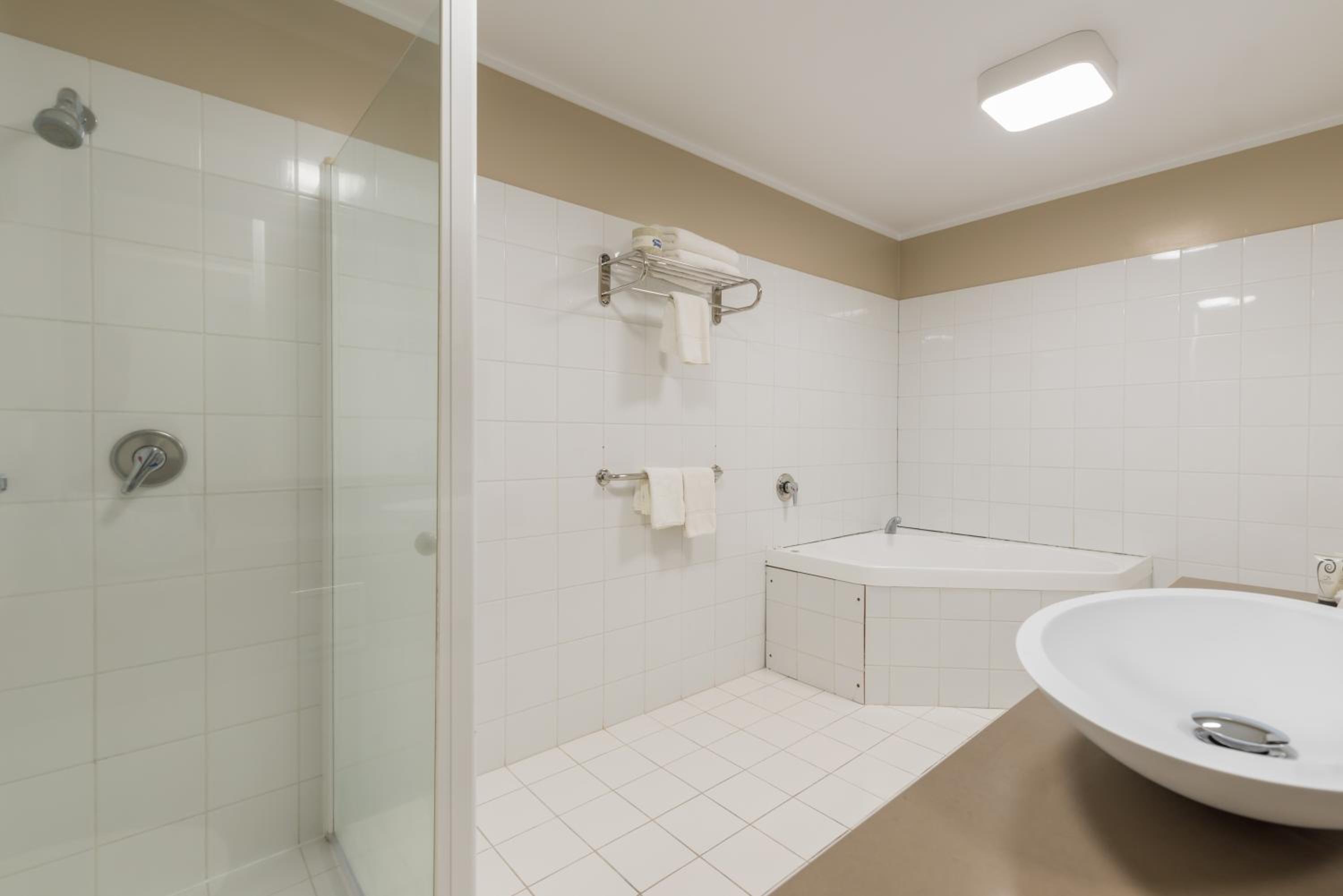King Suite - Photo 7