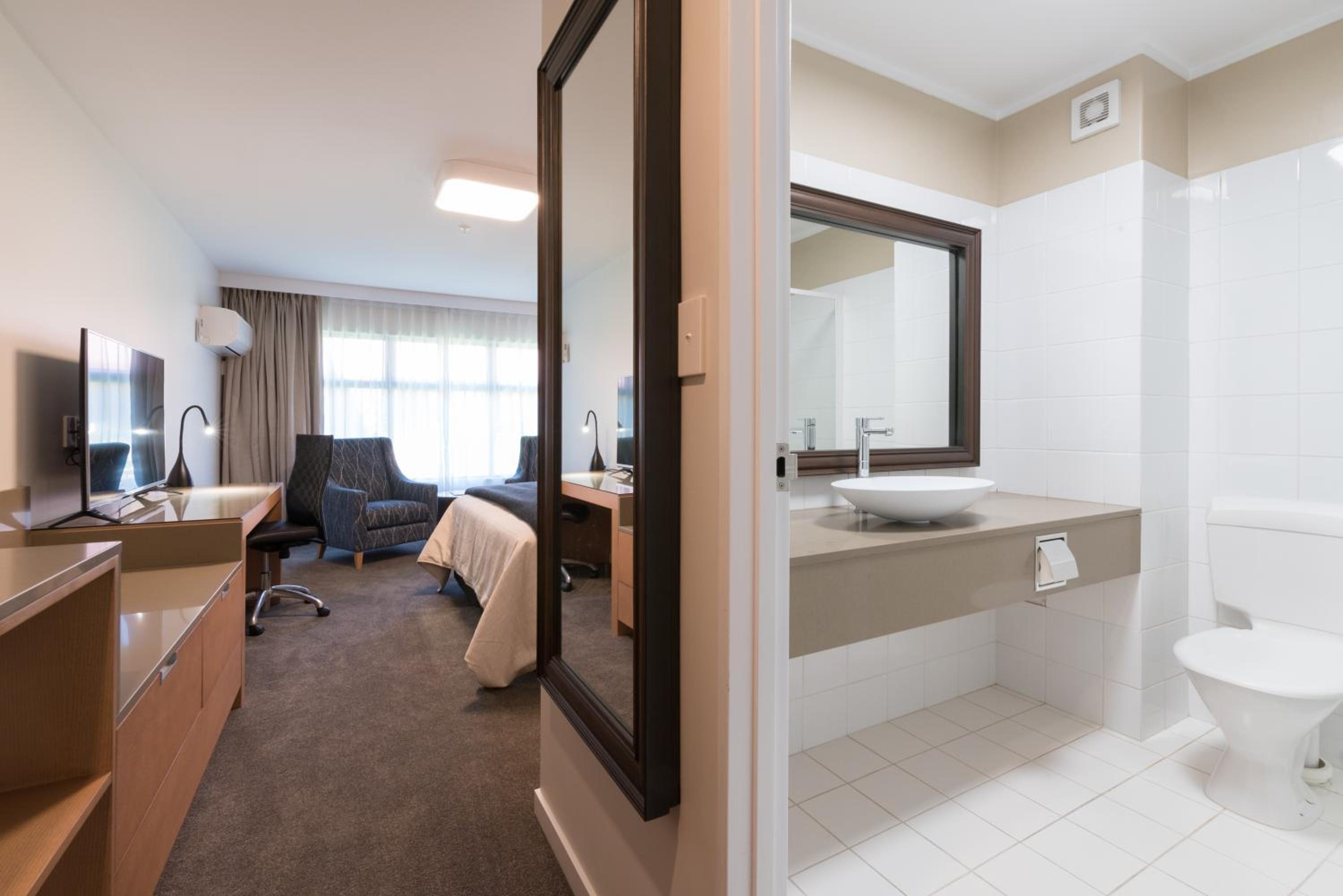 Superior King Room - Photo 3